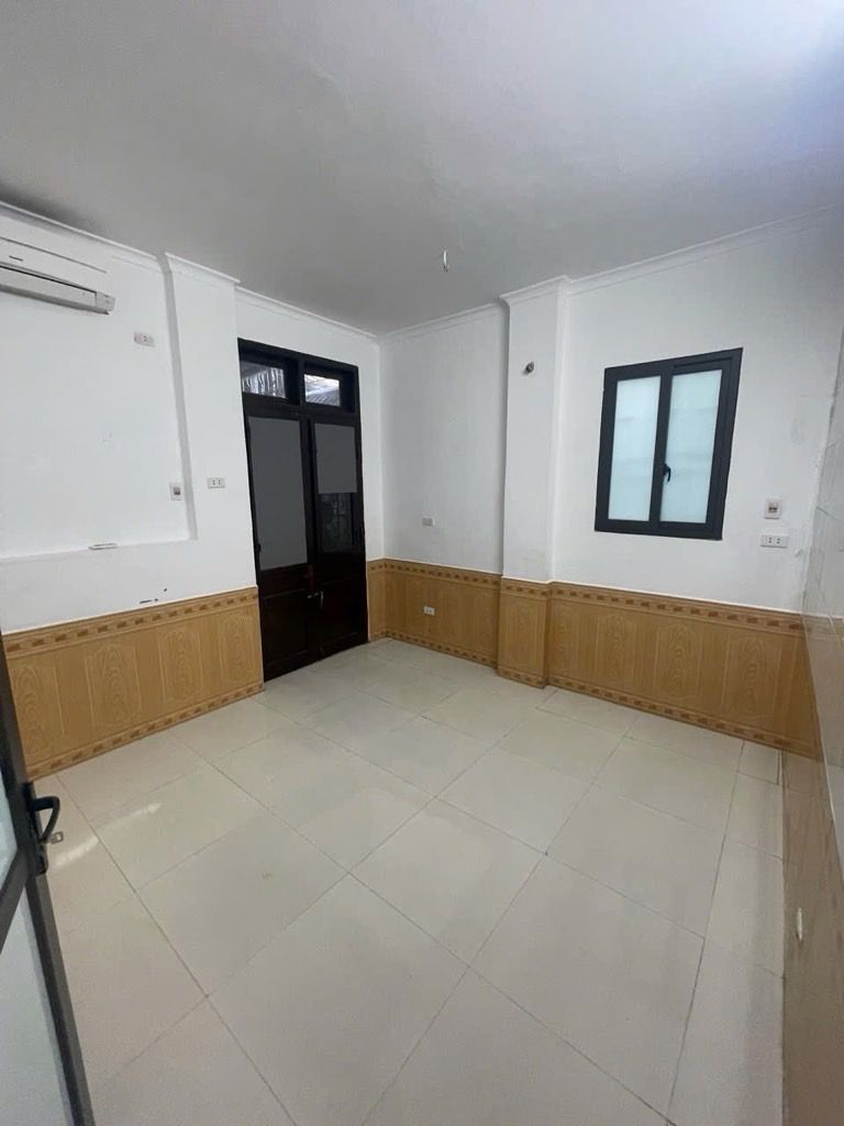Bán nhà Ngõ 106 - diện tích 41m2 3 tầng - Nhà dân xây 3 tầng cũ - giá 7,3 tỷ
