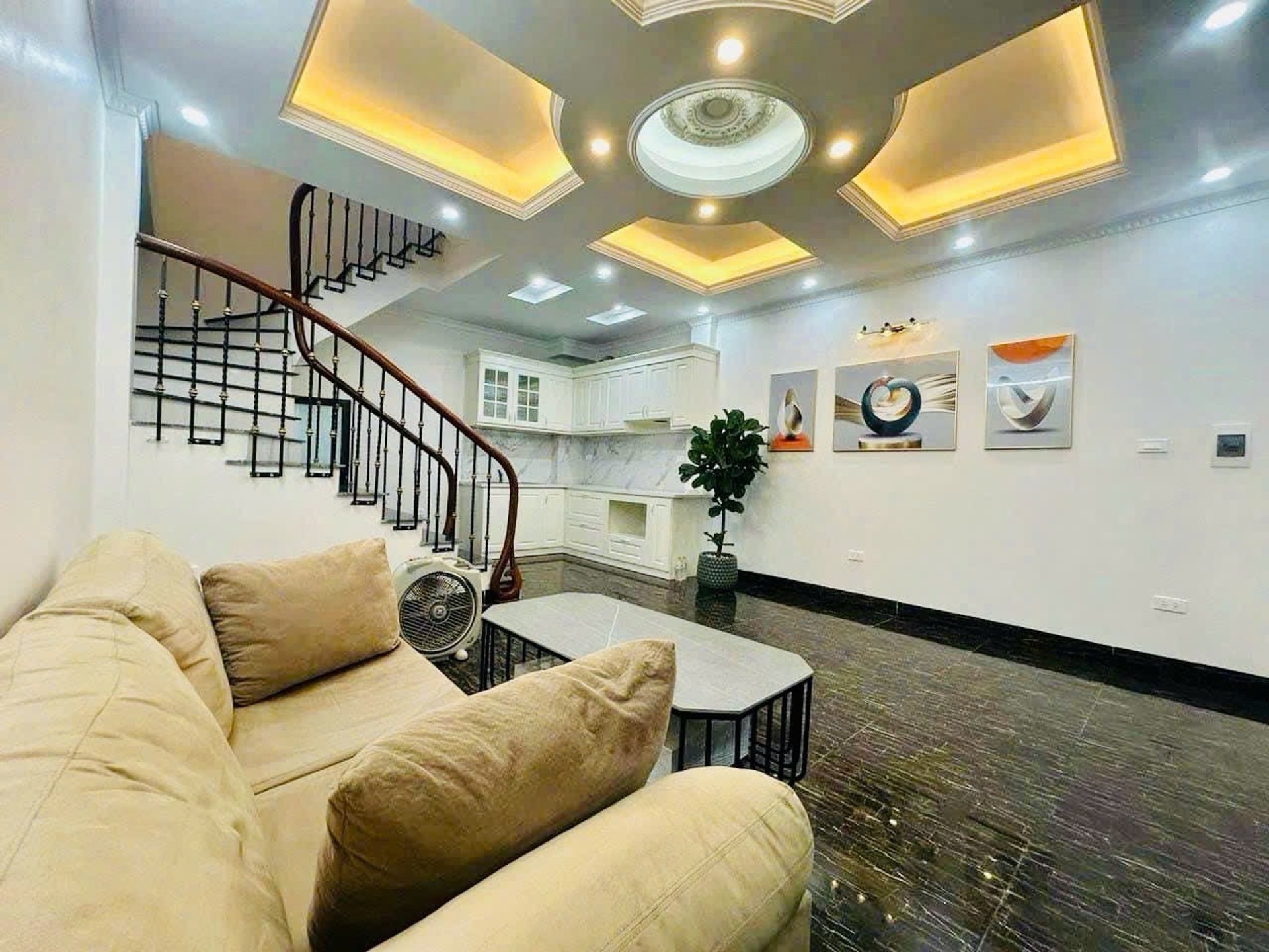 Bán nhà Kim Ngưu - diện tích 31m2 5 tầng - Ngõ ba gác thông, kinh doanh nhỏ - giá 9,8 tỷ