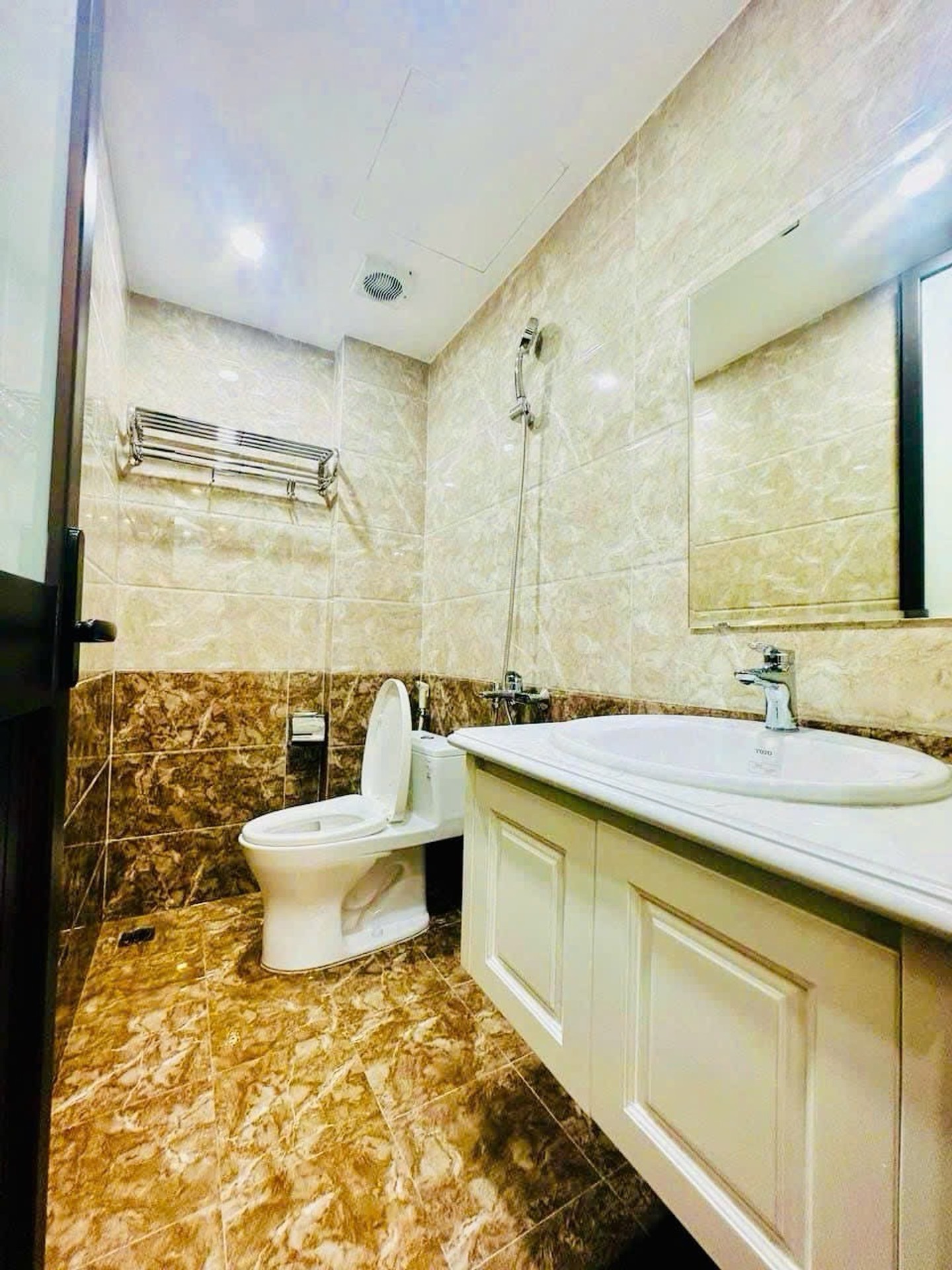 Bán nhà Kim Ngưu - diện tích 31m2 5 tầng - Ngõ ba gác thông, kinh doanh nhỏ - giá 9,8 tỷ