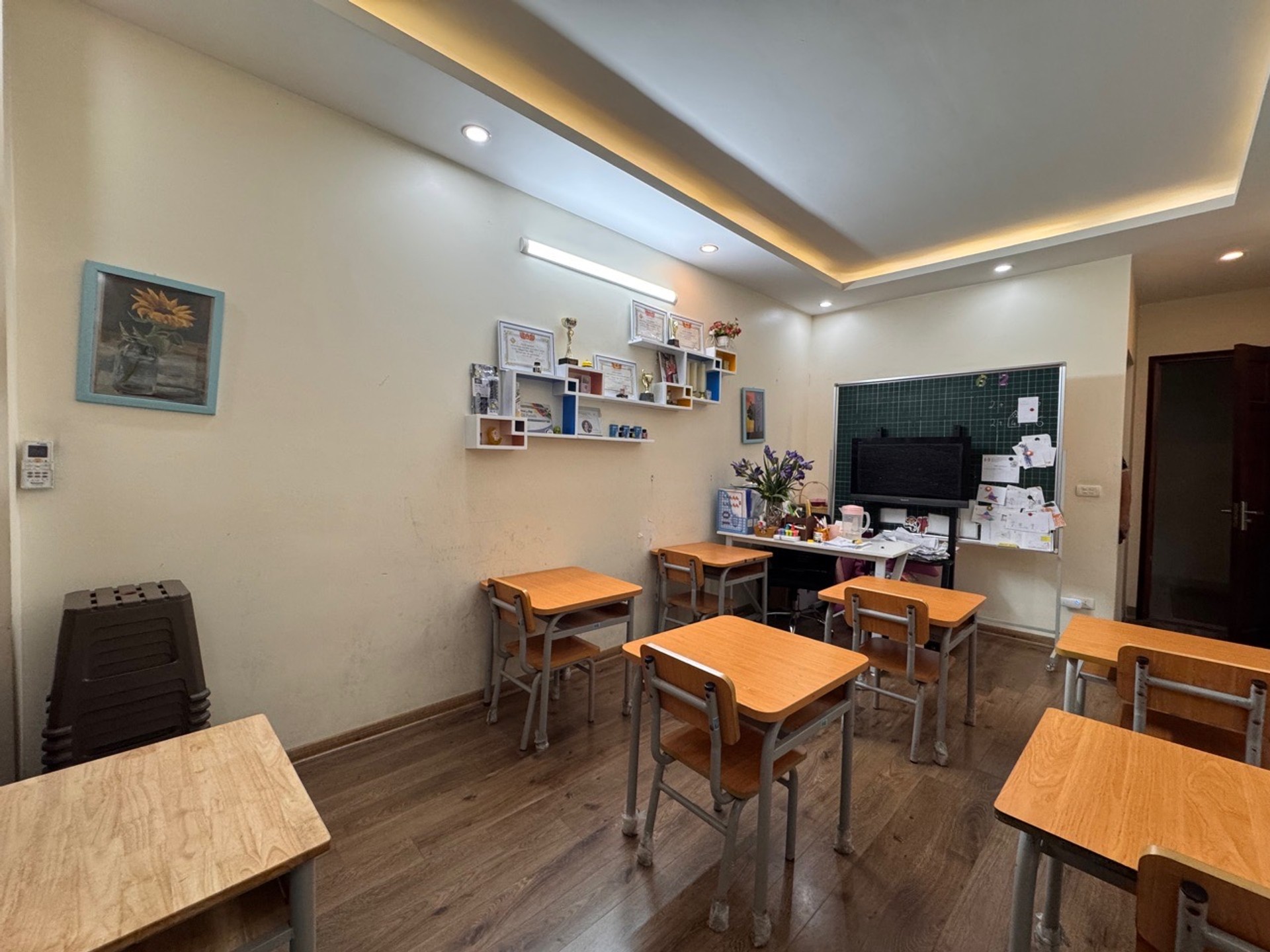 Bán nhà Nguyễn Lân - diện tích 31m2 5 tầng - ô tô đỗ cửa - giá 8,9 tỷ