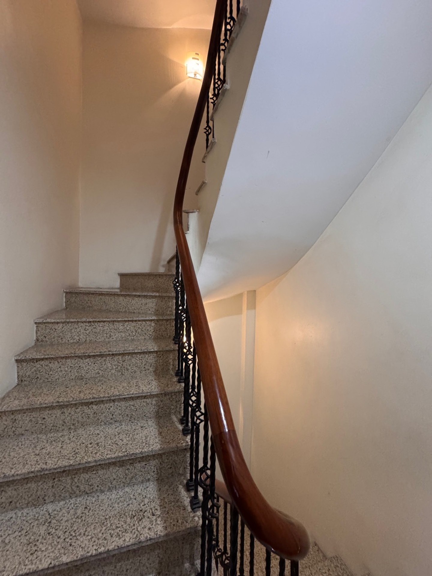 Bán nhà Nguyễn Lân - diện tích 31m2 5 tầng - ô tô đỗ cửa - giá 8,9 tỷ