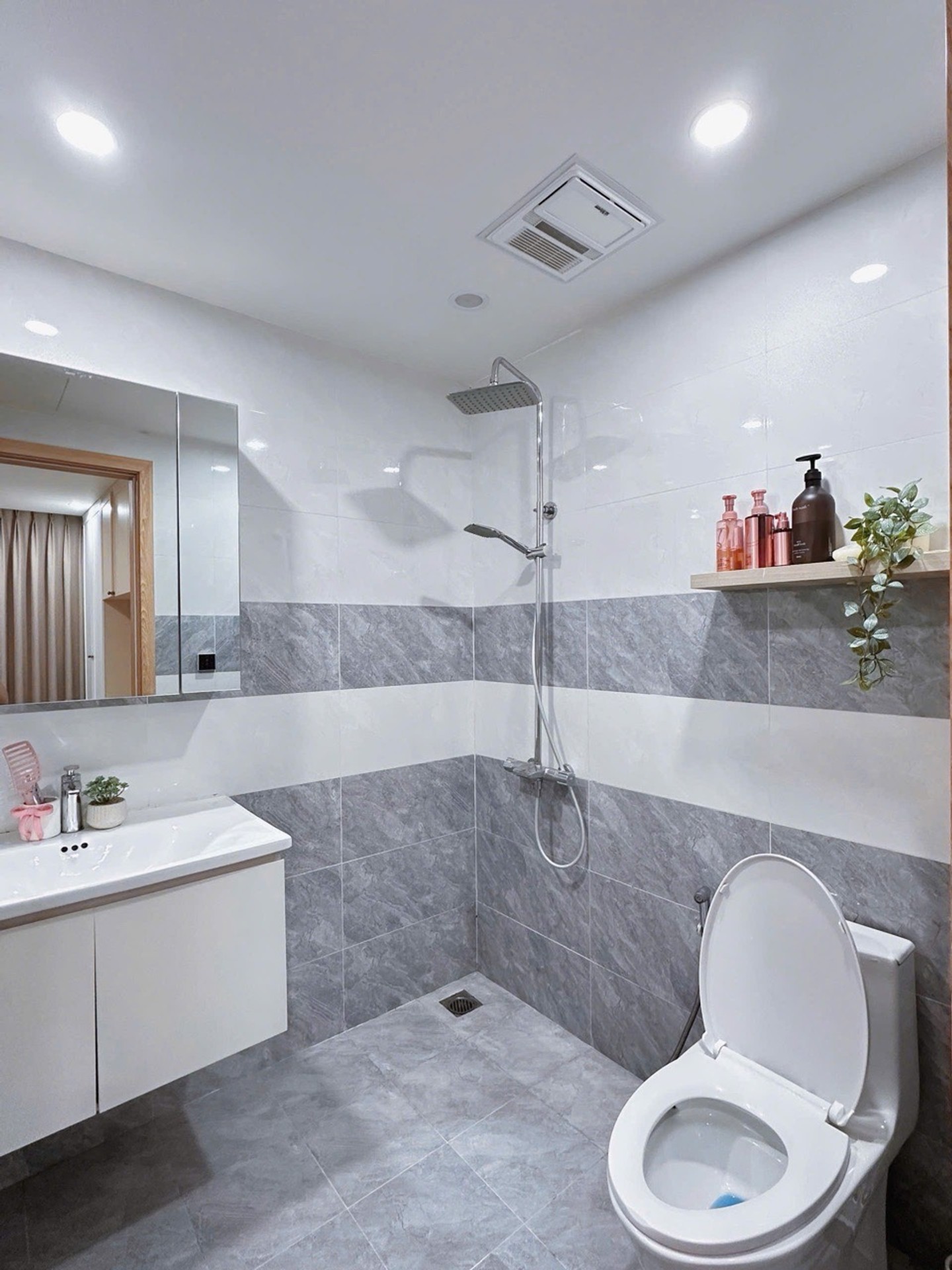 Bán nhà Hoàng Mai - diện tích 69m2 27 tầng - Nhà đẹp ở luôn - giá 5,3 tỷ