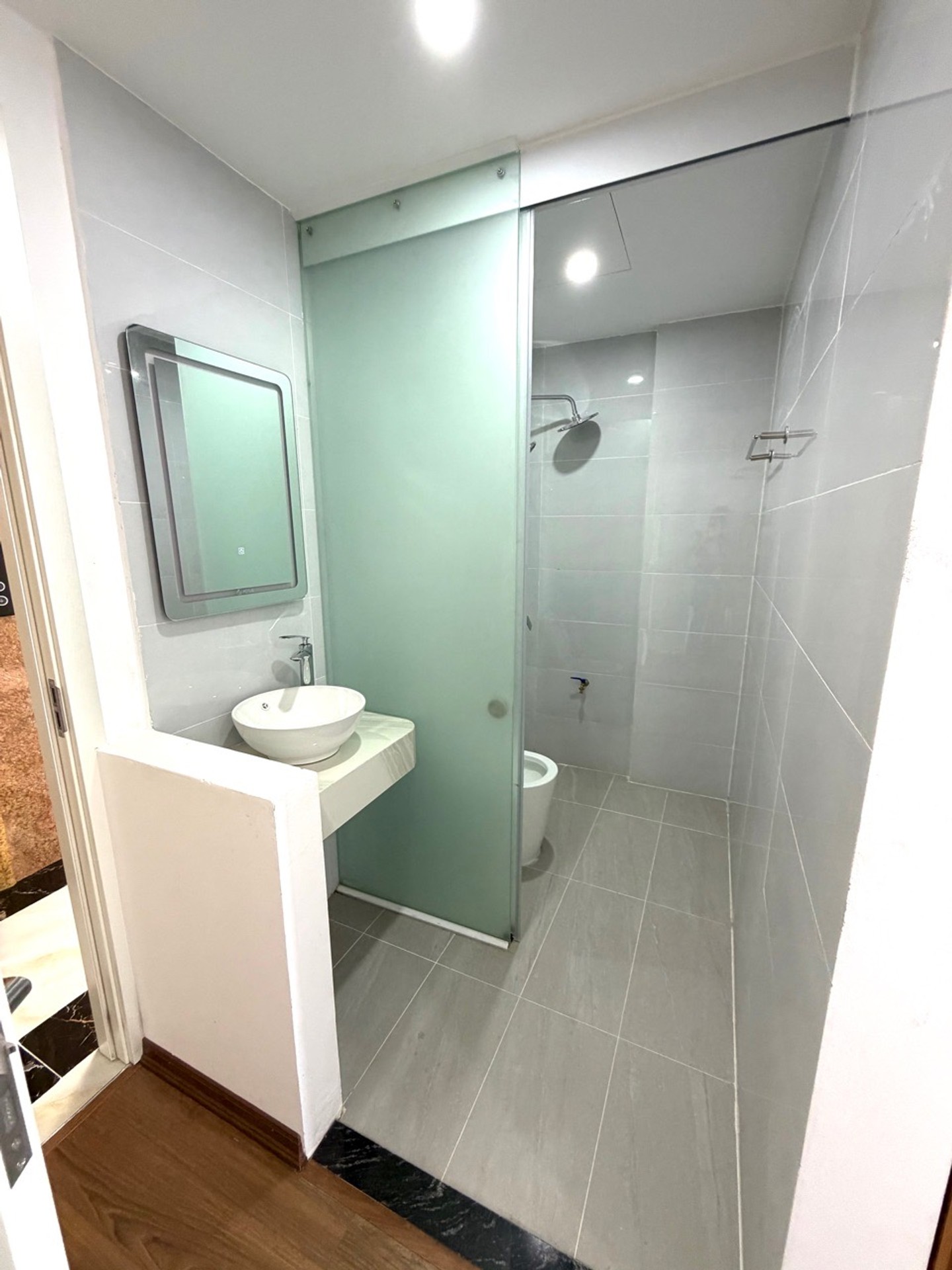 Bán nhà Đại Từ - diện tích 33m2 6 tầng - Thang máy, ô tô vào trong nhà - giá 10,5 tỷ