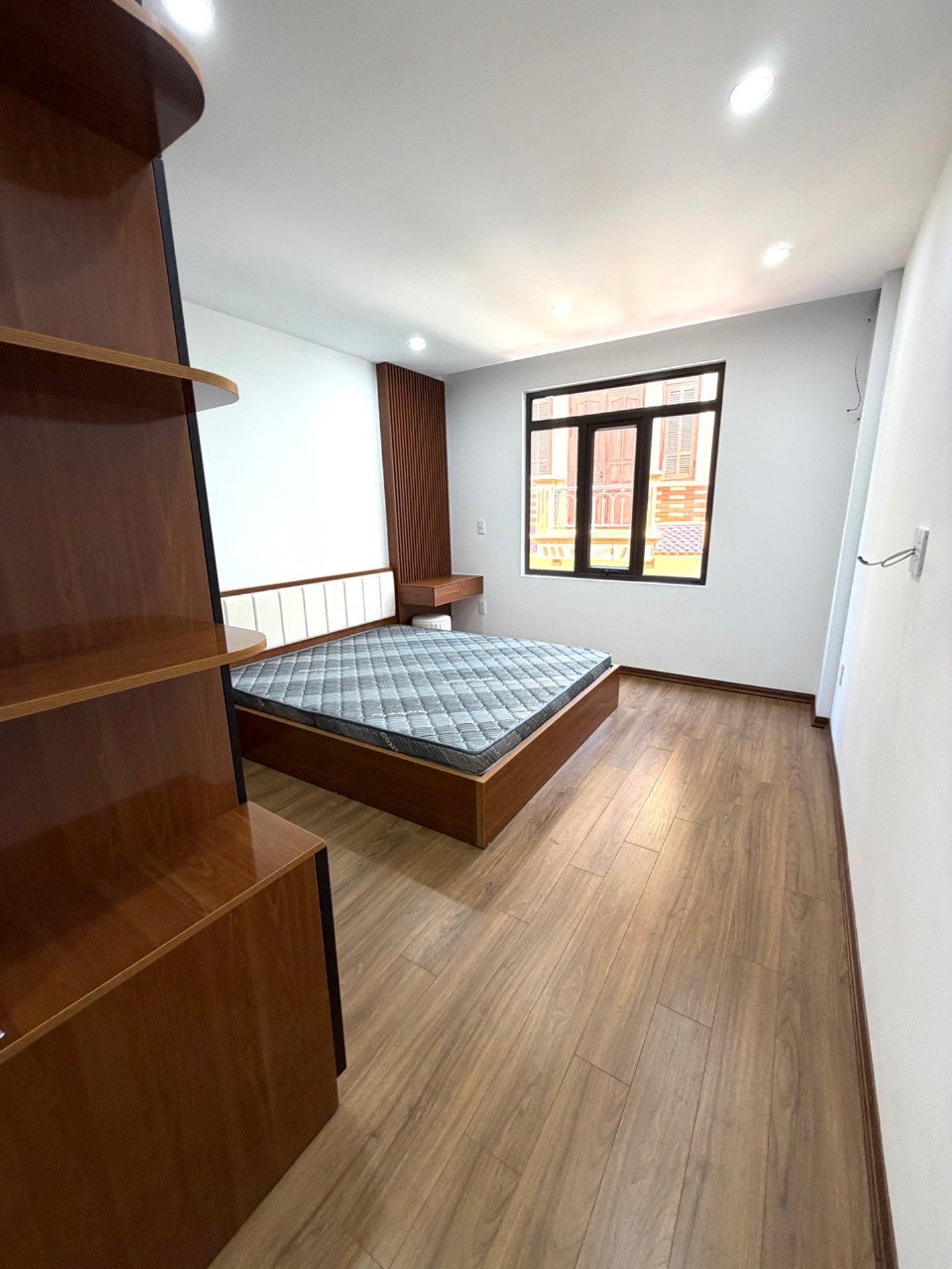 Bán nhà Đại Từ - diện tích 33m2 6 tầng - Thang máy, ô tô vào trong nhà - giá 10,5 tỷ