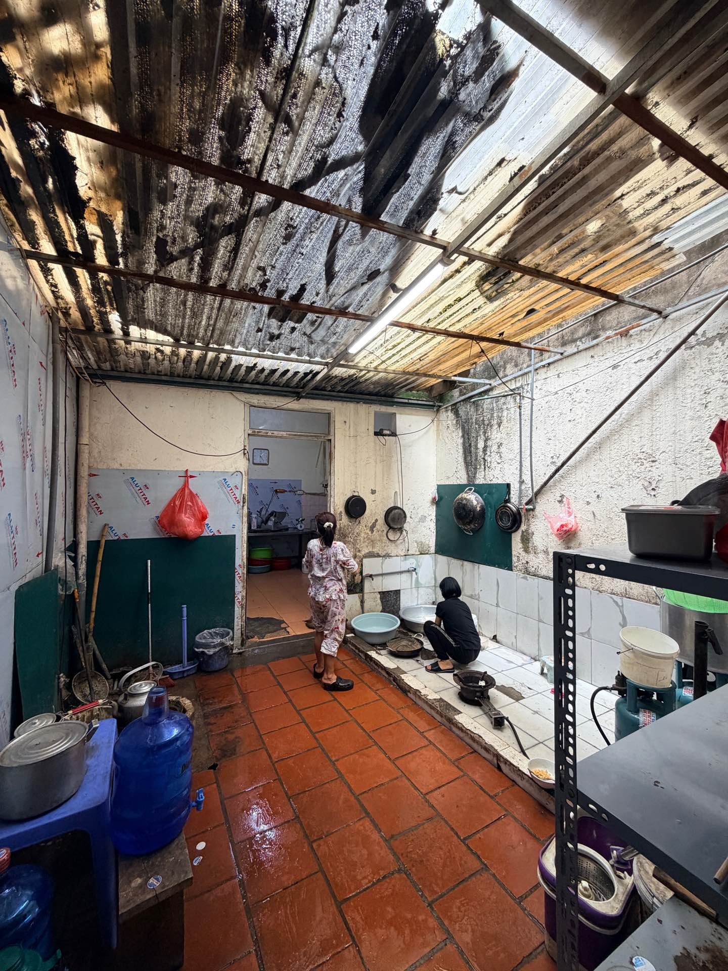 Bán nhà Lò Đúc - diện tích 106.5m2 2 tầng - Nhà cũ cho thuê 50 triệu/tháng - giá 93,8 tỷ