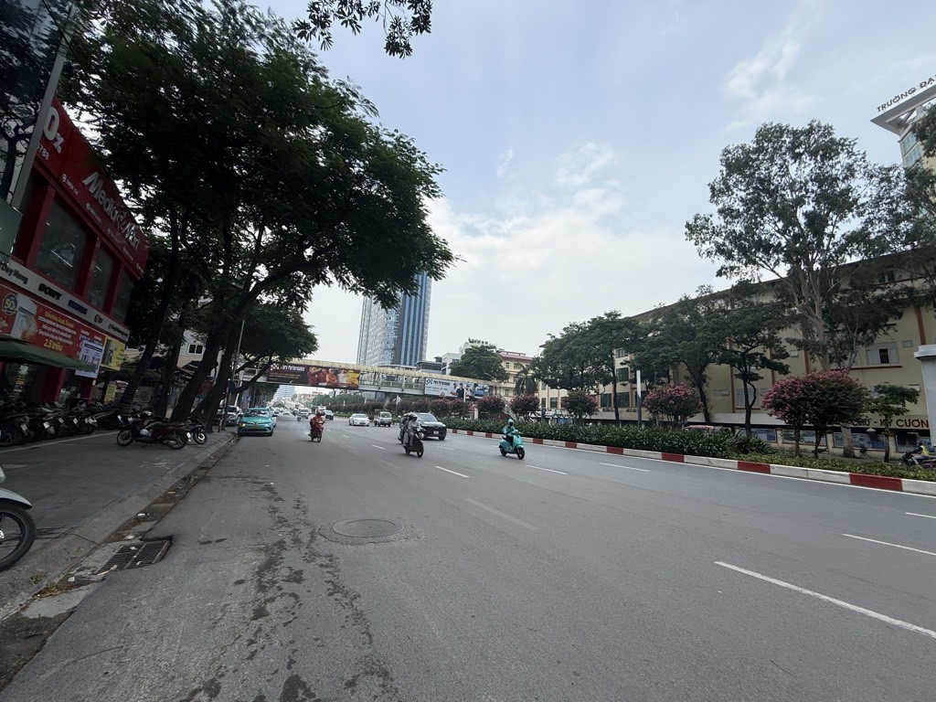 Bán nhà Trần Duy Hưng - diện tích 65m2 7 tầng - Ô TÔ - giá 31,9 tỷ