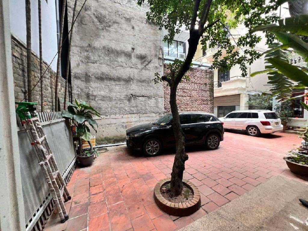 Bán nhà Tô Ngọc Vân - diện tích 229m2 3 tầng - Lô góc 2 mặt thoáng - giá 80 tỷ