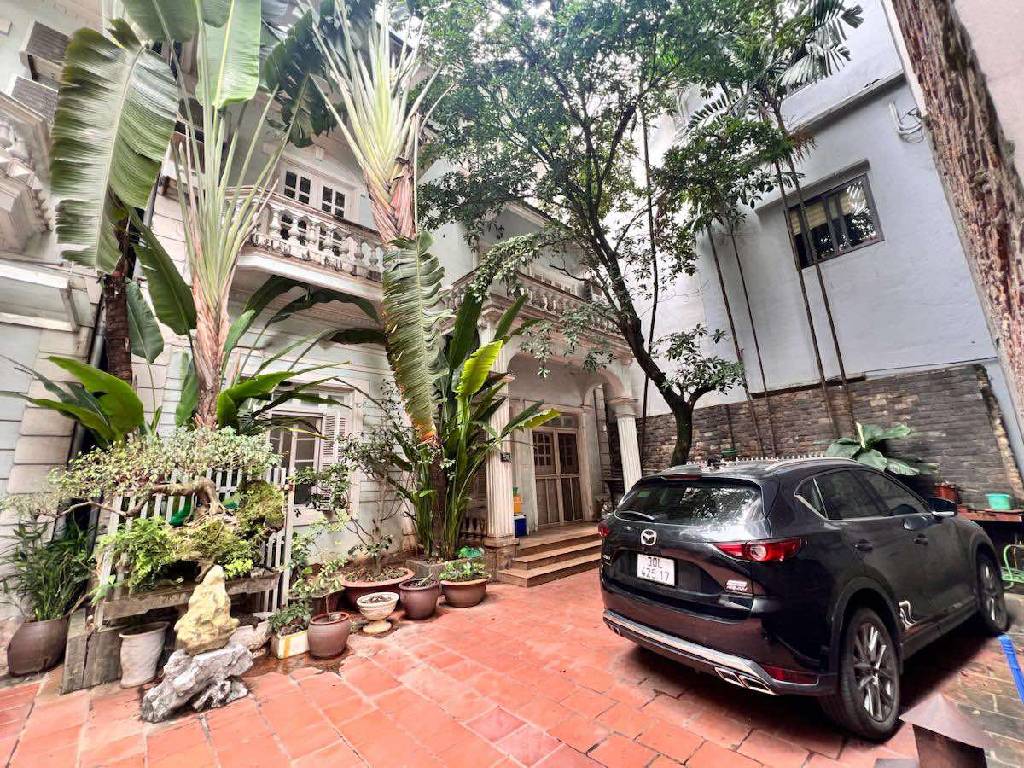 Bán nhà Tô Ngọc Vân - diện tích 229m2 3 tầng - Lô góc 2 mặt thoáng - giá 80 tỷ