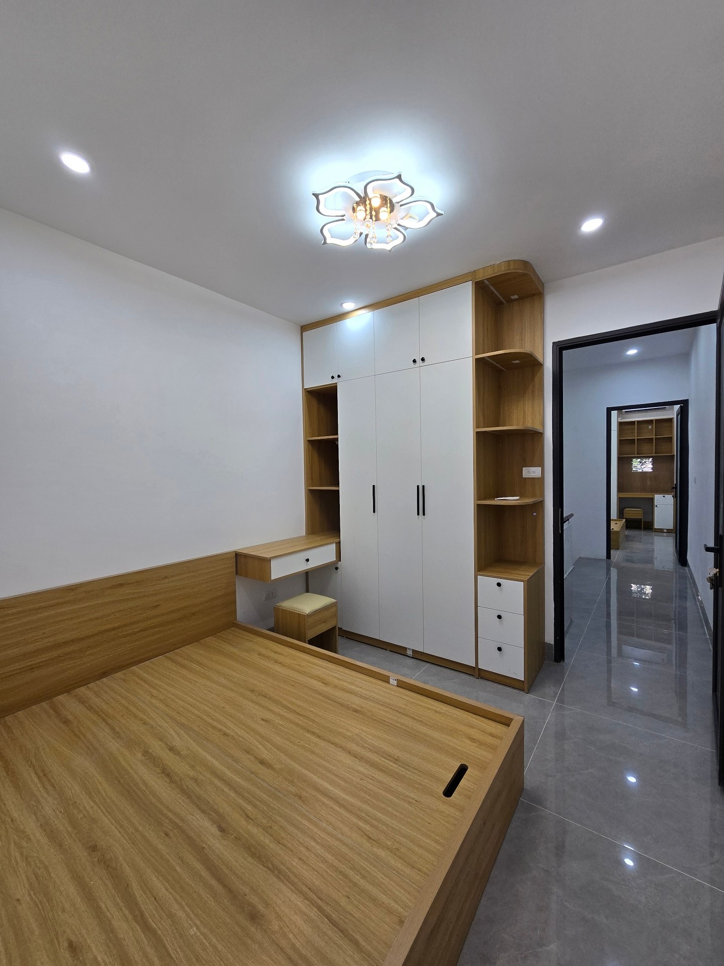 Bán nhà Lĩnh Nam - diện tích 44m2 2 tầng - gần ô tô - giá 3,4 tỷ