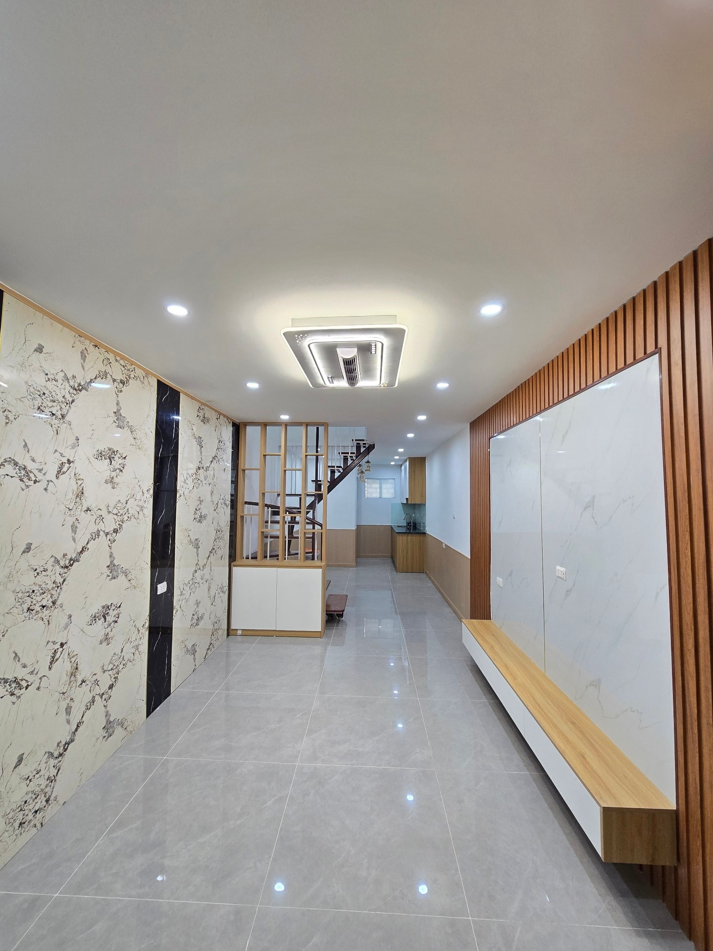 Bán nhà Lĩnh Nam - diện tích 44m2 2 tầng - gần ô tô - giá 3,4 tỷ