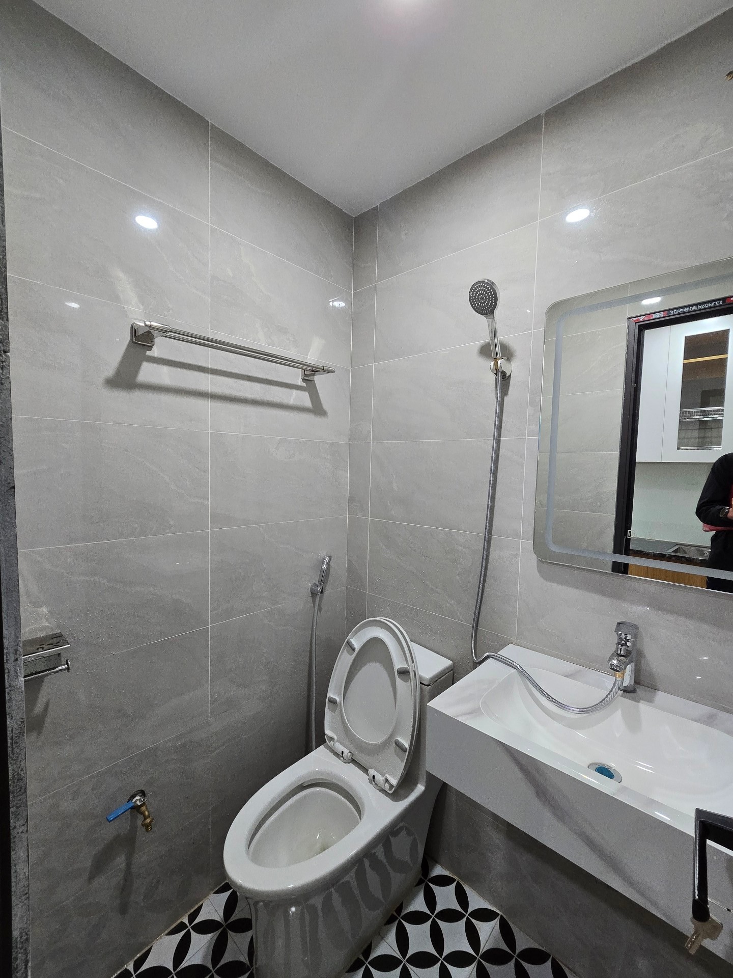 Bán nhà Lĩnh Nam - diện tích 44m2 2 tầng - gần ô tô - giá 3,4 tỷ