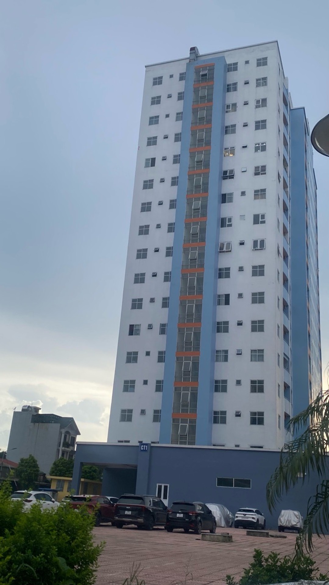 Bán nhà Đền Lừ 3 - diện tích 50m2 16 tầng - CĂN HỘ 2 NGỦ MỚI KOONG - giá 4,08 tỷ