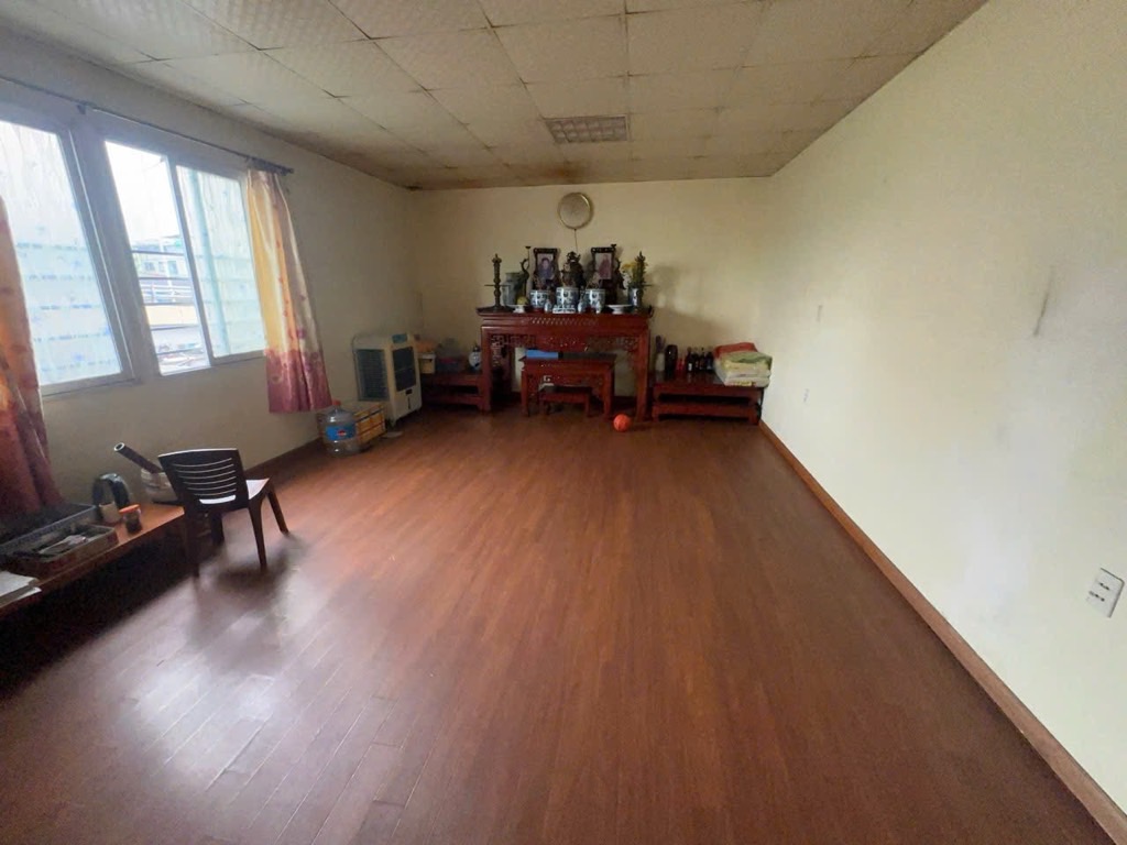 Bán nhà Nguyễn Ngọc Vũ - diện tích 60m2 3 tầng - Mặt phố lô góc - giá 26,8 tỷ