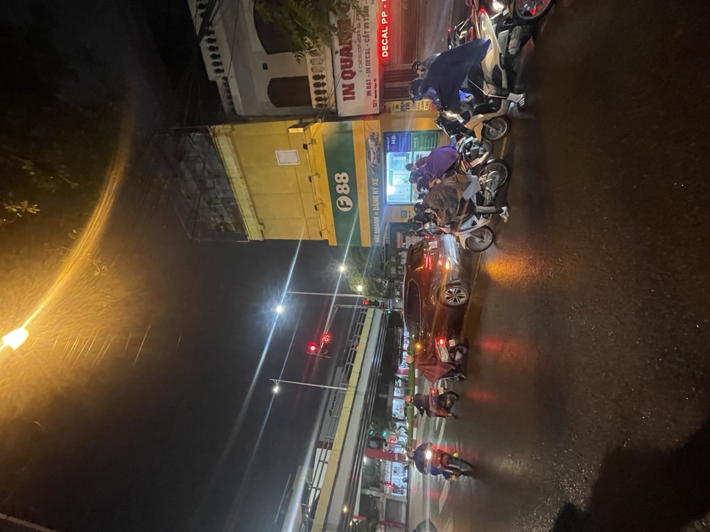 Bán nhà Nguyễn Ngọc Vũ - diện tích 60m2 3 tầng - Mặt phố lô góc - giá 26,8 tỷ