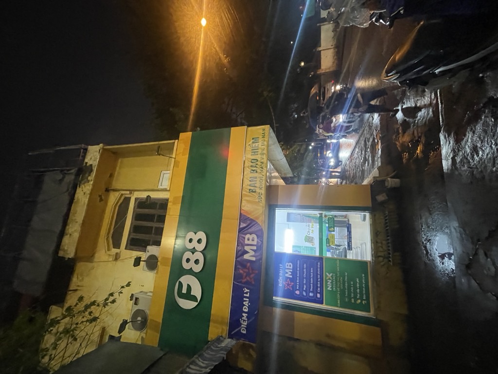 Bán nhà Nguyễn Ngọc Vũ - diện tích 60m2 3 tầng - Mặt phố lô góc - giá 26,8 tỷ