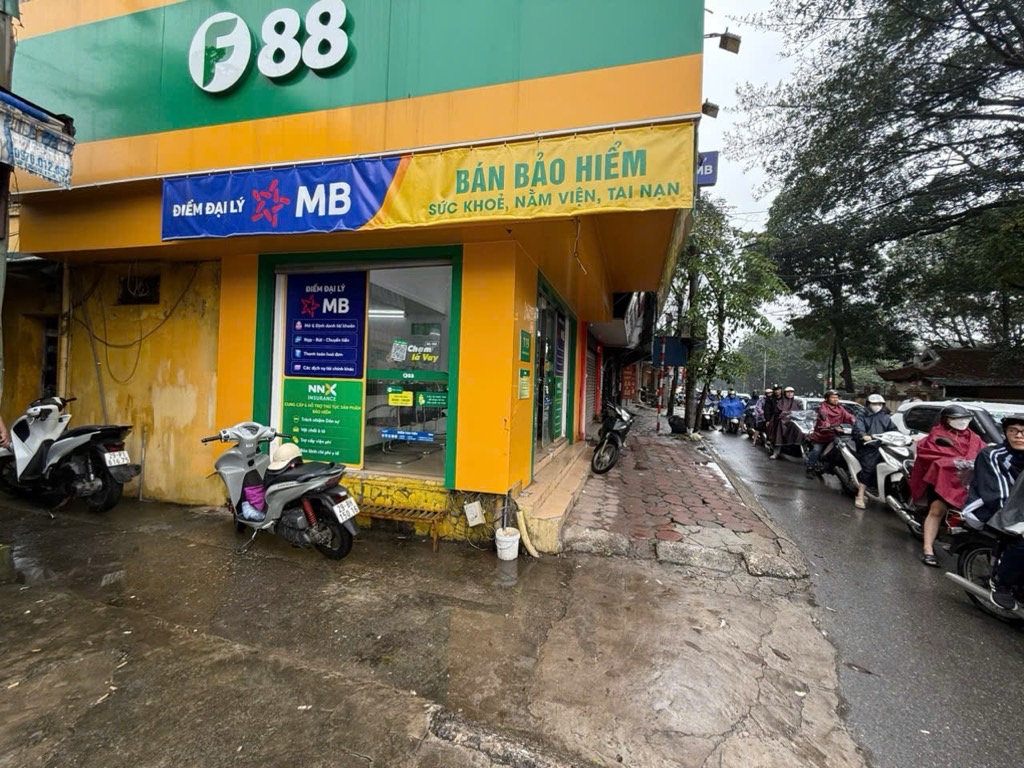 Bán nhà Nguyễn Ngọc Vũ - diện tích 60m2 3 tầng - Mặt phố lô góc - giá 26,8 tỷ