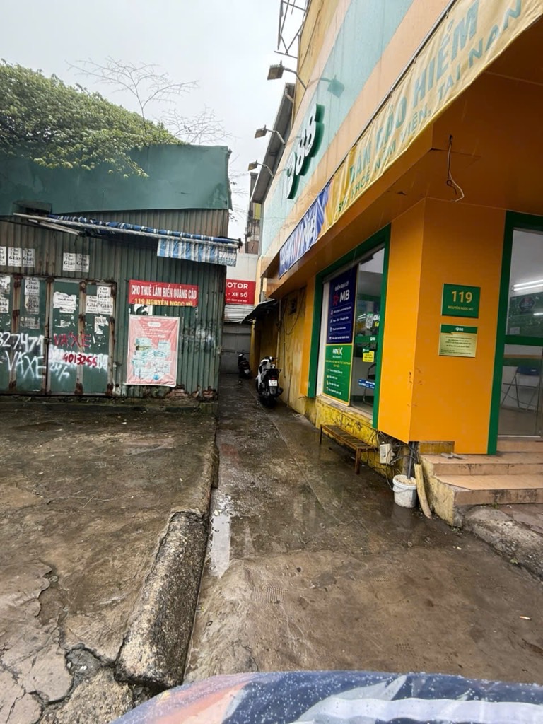 Bán nhà Nguyễn Ngọc Vũ - diện tích 60m2 3 tầng - Mặt phố lô góc - giá 26,8 tỷ