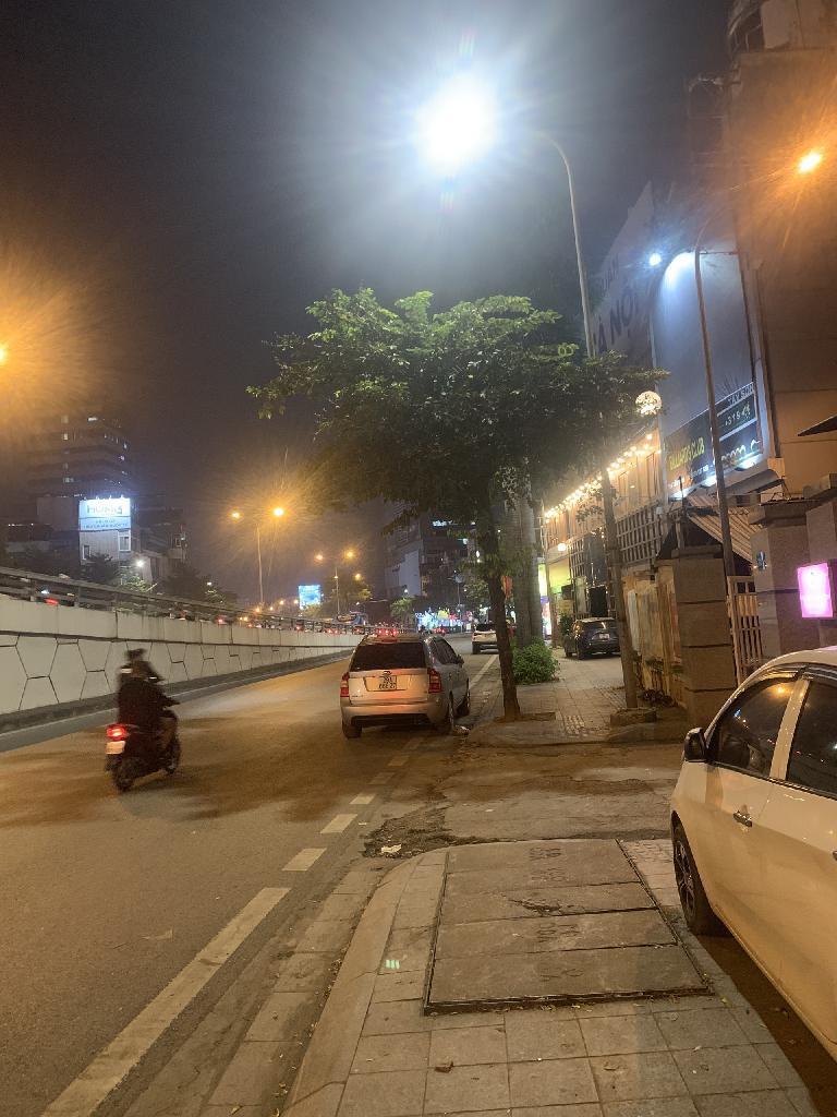 Bán nhà Tây Sơn - diện tích 100m2 2 tầng - Mặt phố kinh doanh sầm uất - giá 29,9 tỷ