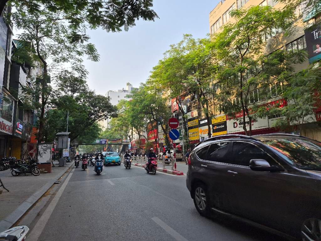 Bán nhà Thái Hà - diện tích 203m2 6 tầng - Mặt phố kinh doanh sầm uất - giá 195 tỷ