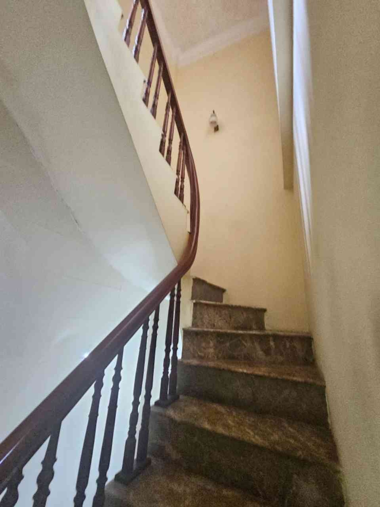 Bán nhà Mai Động - diện tích 32m2 3 tầng - ô tô đỗ cửa - giá 9,5 tỷ