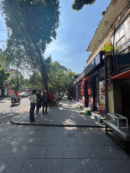 Bán nhà Quán Sứ - diện tích 104m2 1 tầng - Lô góc 3 thoáng - giá 85 tỷ