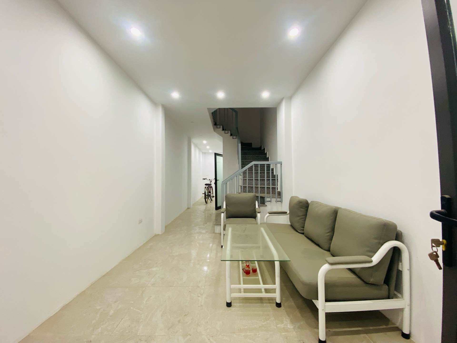 Bán nhà Âu Cơ - diện tích 37m2 3 tầng - Ngõ ô tô - giá 3,3 tỷ