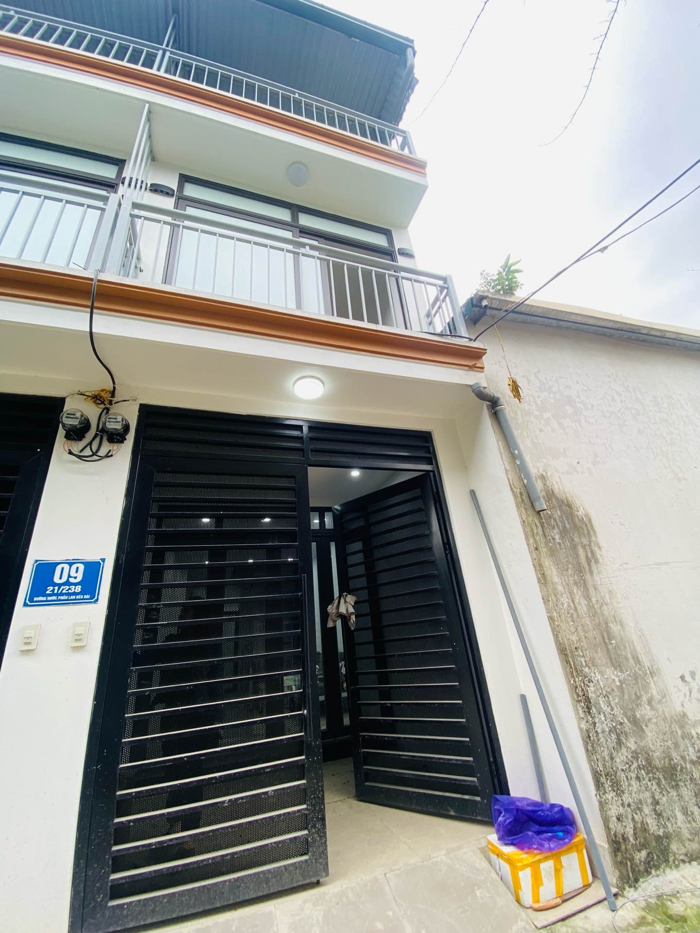 Bán nhà Âu Cơ - diện tích 37m2 3 tầng - Ngõ ô tô - giá 3,3 tỷ