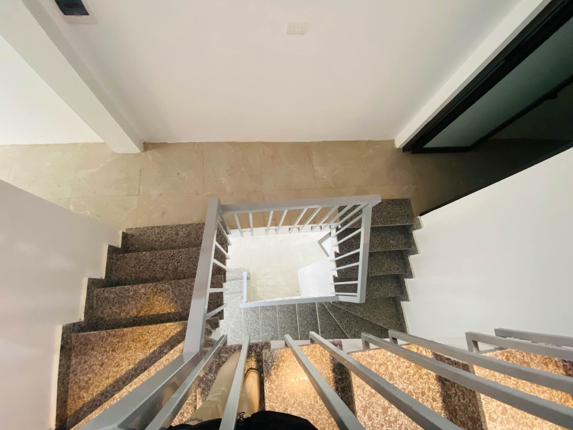 Bán nhà Âu Cơ - diện tích 37m2 3 tầng - Ngõ ô tô - giá 3,3 tỷ