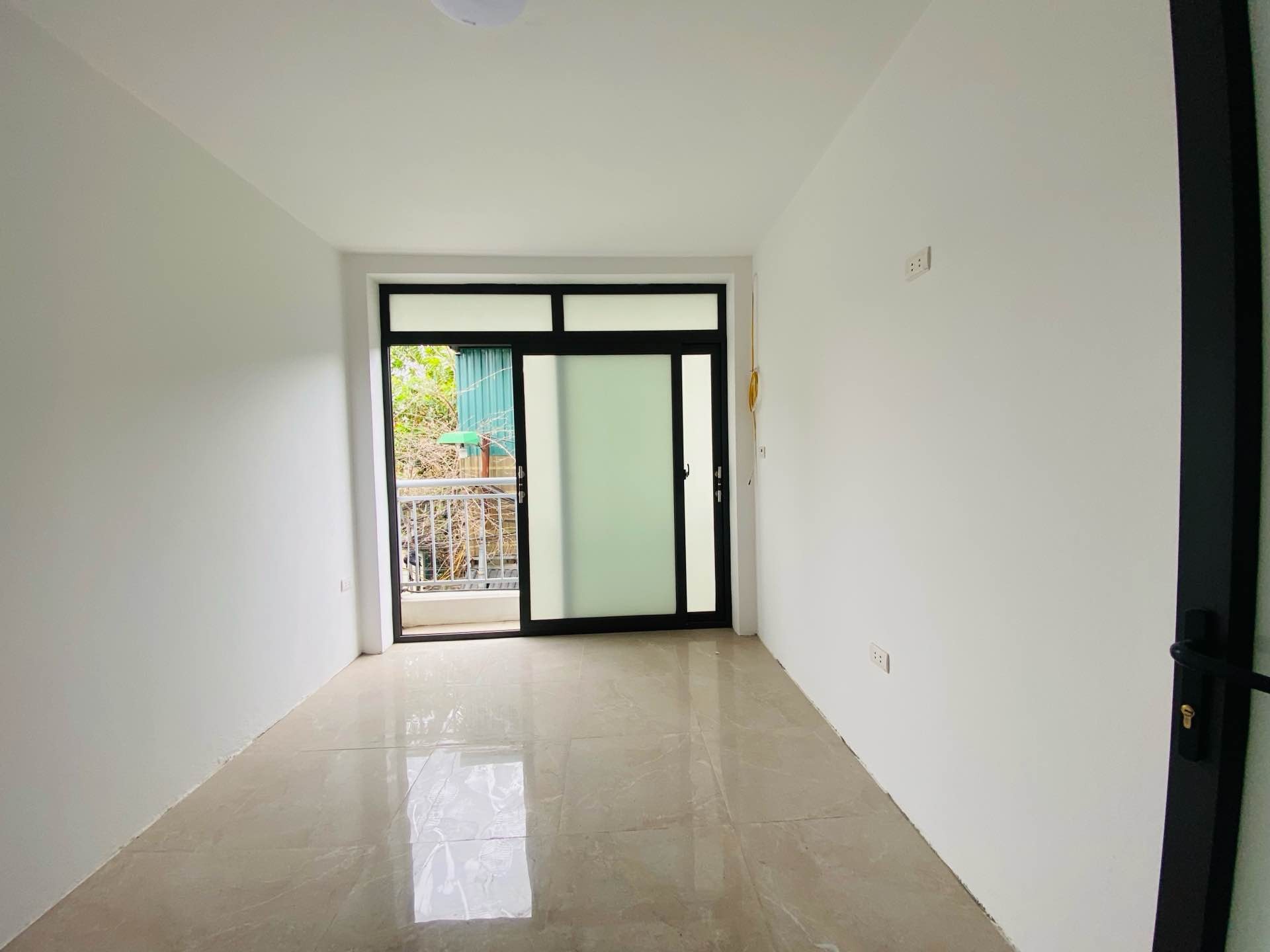 Bán nhà Âu Cơ - diện tích 37m2 3 tầng - Ngõ ô tô - giá 3,3 tỷ