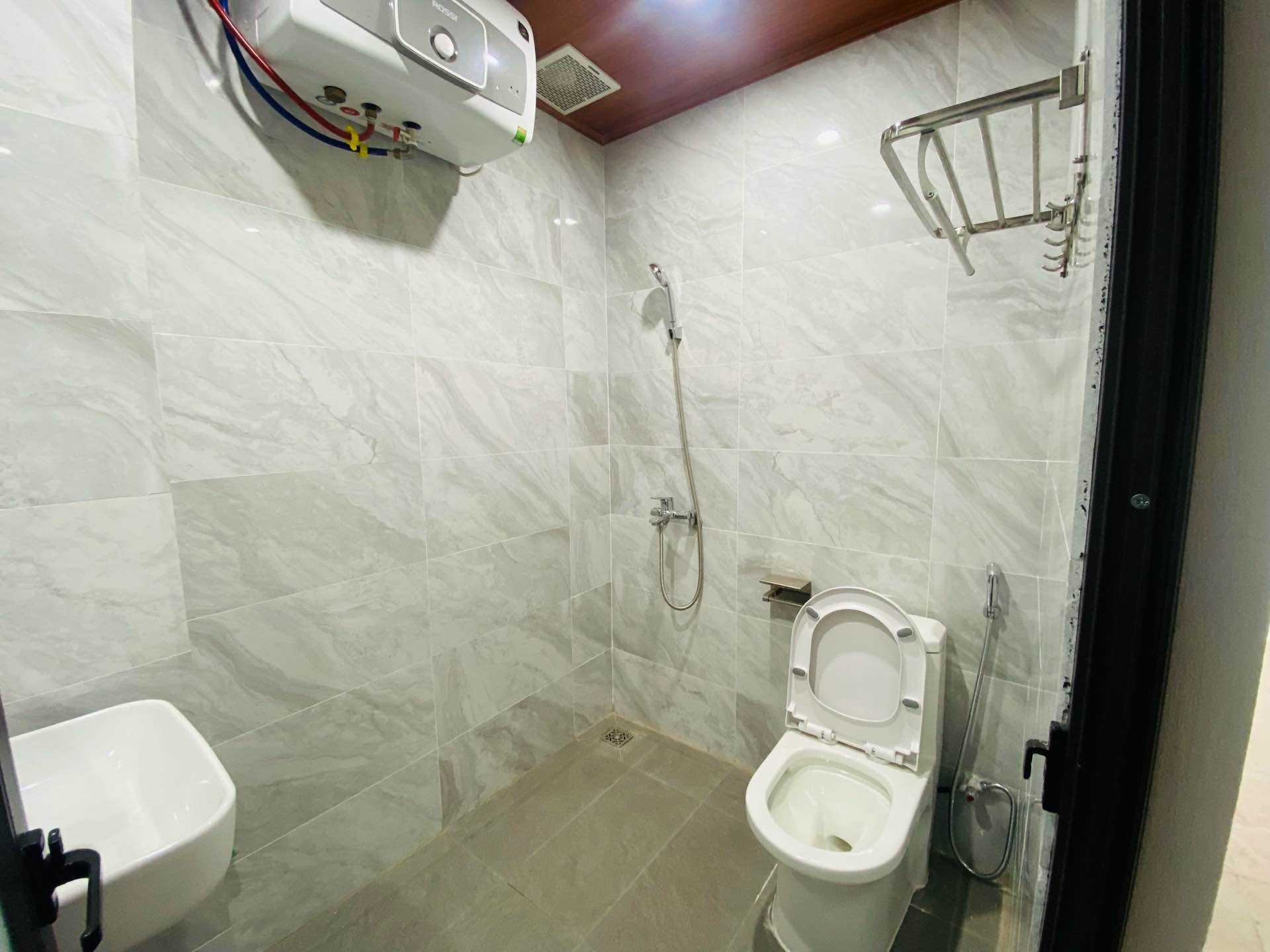 Bán nhà Âu Cơ - diện tích 37m2 3 tầng - Ngõ ô tô - giá 3,3 tỷ