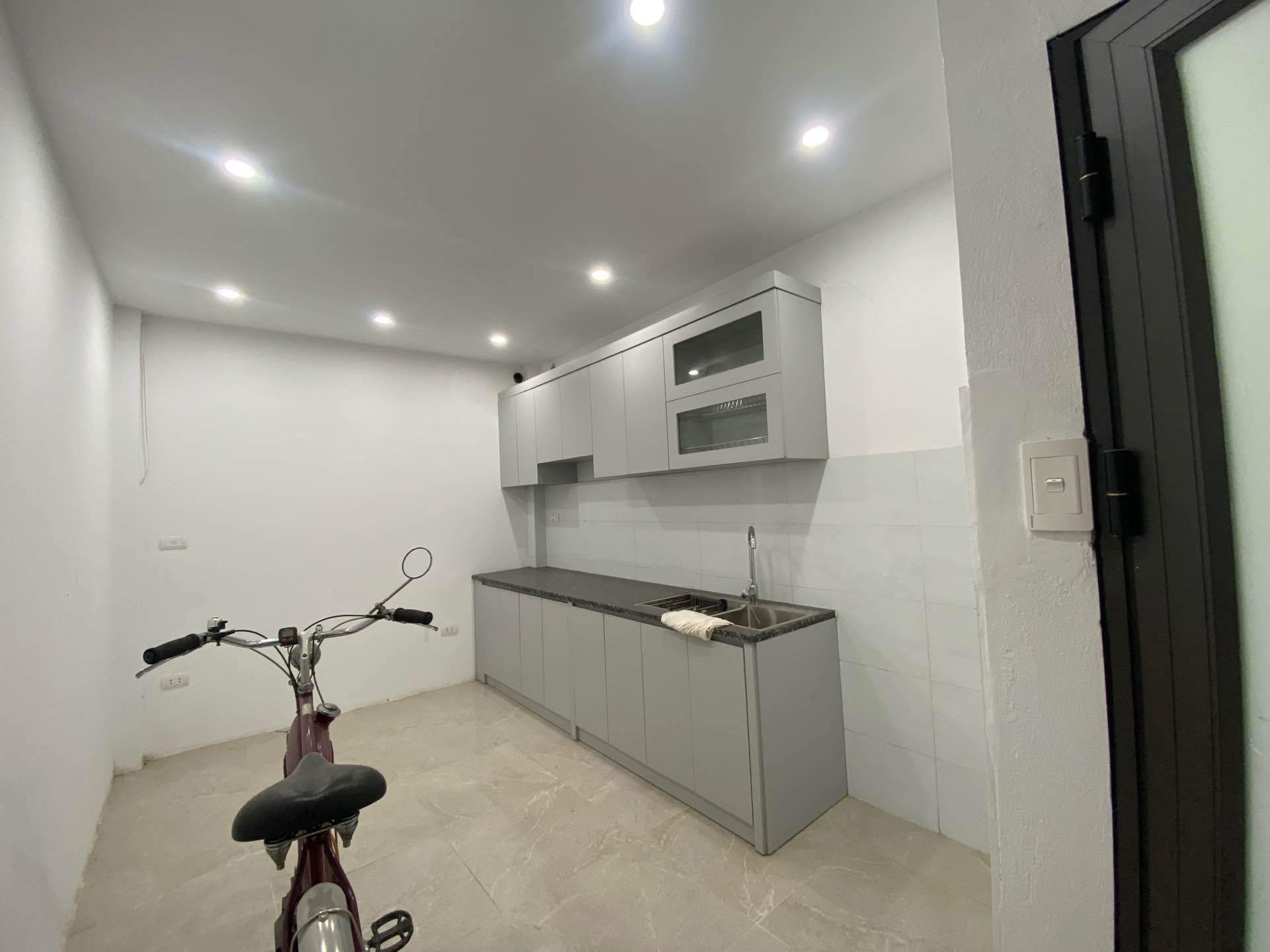 Bán nhà Âu Cơ - diện tích 37m2 3 tầng - Ngõ ô tô - giá 3,3 tỷ