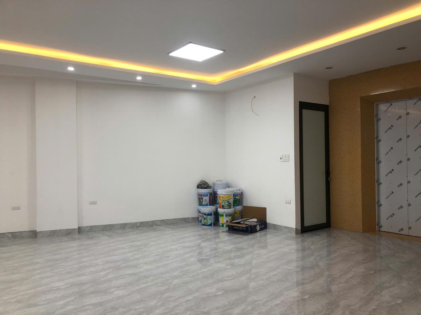 Bán nhà Hoàng Mai - diện tích 81m2 7 tầng - Ô TÔ TRÁNH - giá 34 tỷ