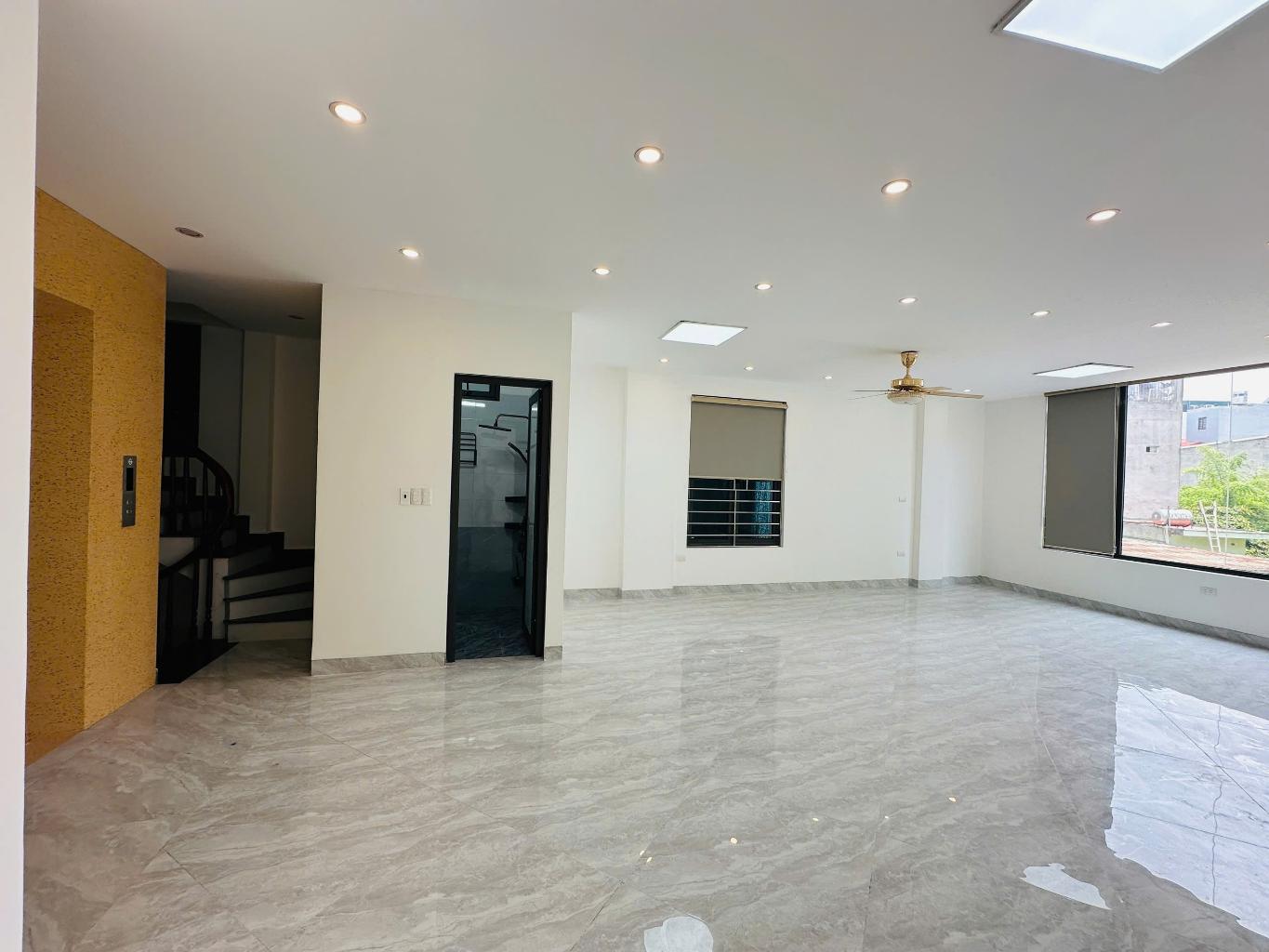 Bán nhà Hoàng Mai - diện tích 81m2 7 tầng - Ô TÔ TRÁNH - giá 34 tỷ