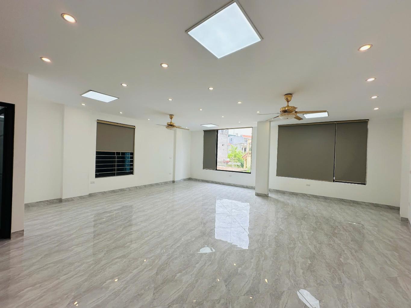 Bán nhà Hoàng Mai - diện tích 81m2 7 tầng - Ô TÔ TRÁNH - giá 34 tỷ