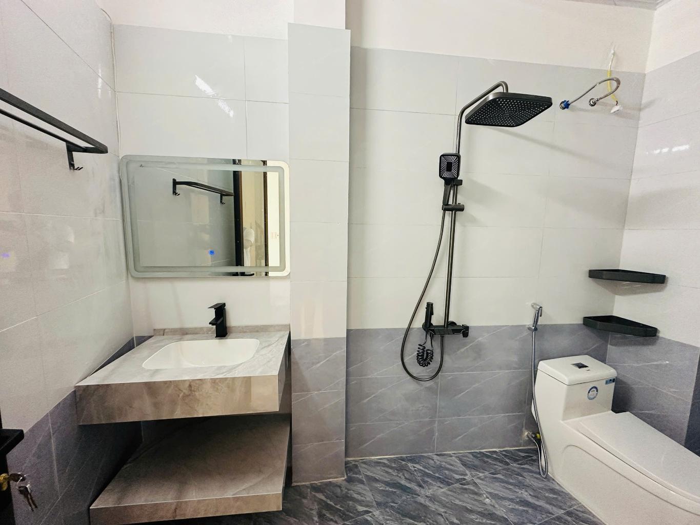 Bán nhà Hoàng Mai - diện tích 81m2 7 tầng - Ô TÔ TRÁNH - giá 34 tỷ