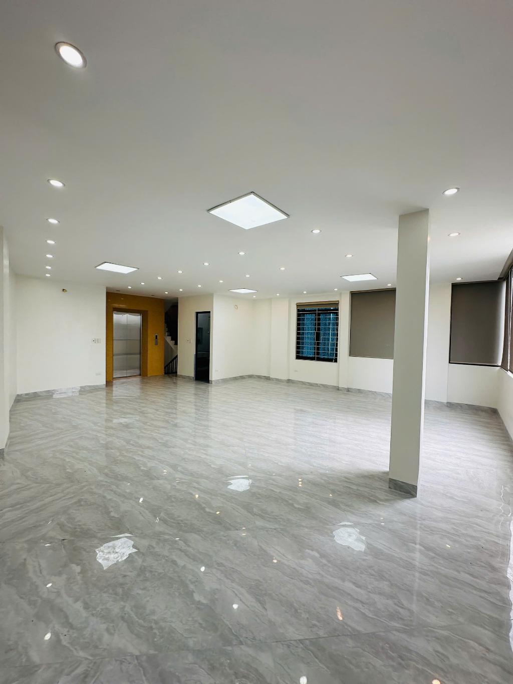 Bán nhà Hoàng Mai - diện tích 81m2 7 tầng - Ô TÔ TRÁNH - giá 34 tỷ