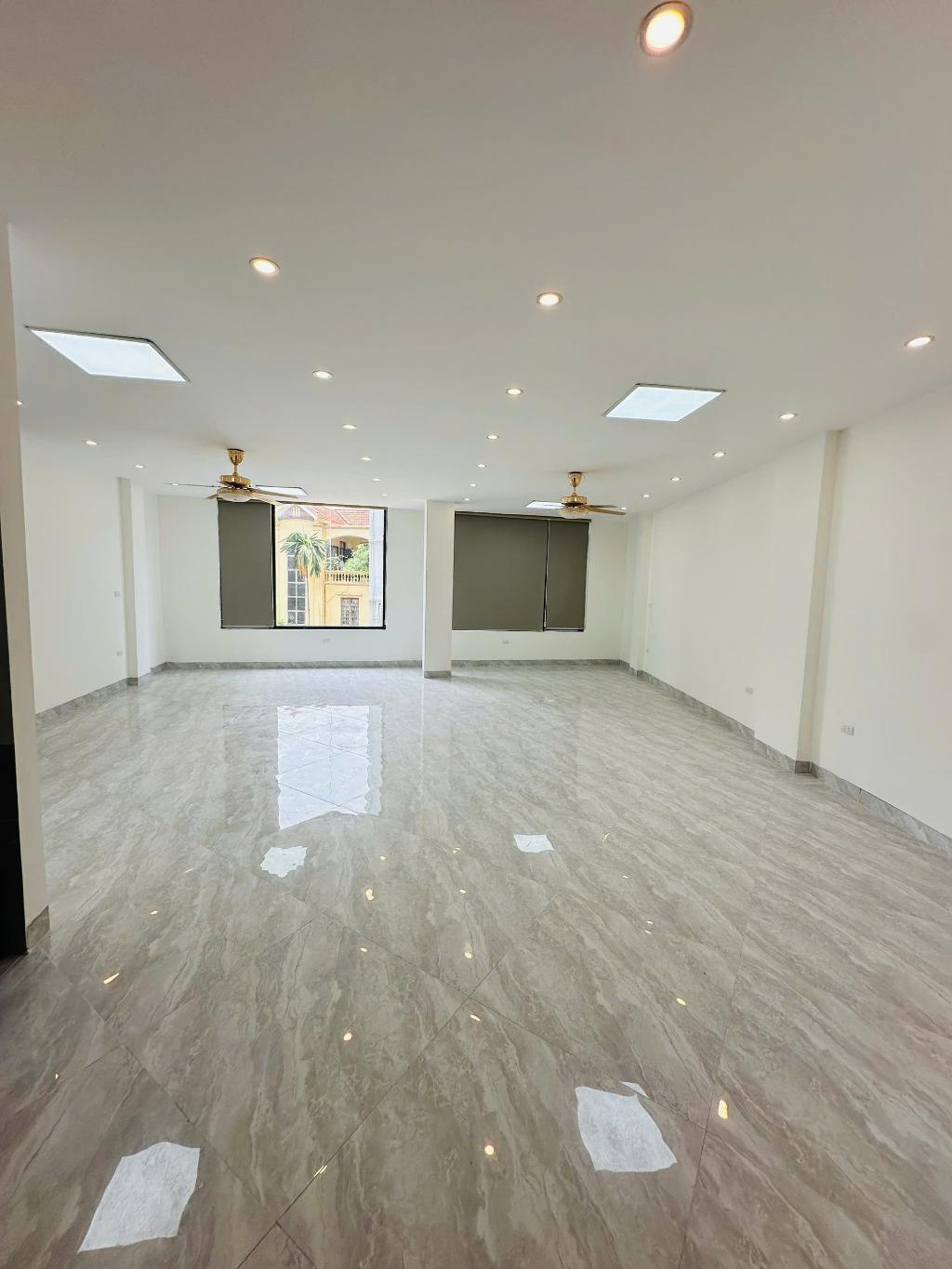 Bán nhà Hoàng Mai - diện tích 81m2 7 tầng - Ô TÔ TRÁNH - giá 34 tỷ