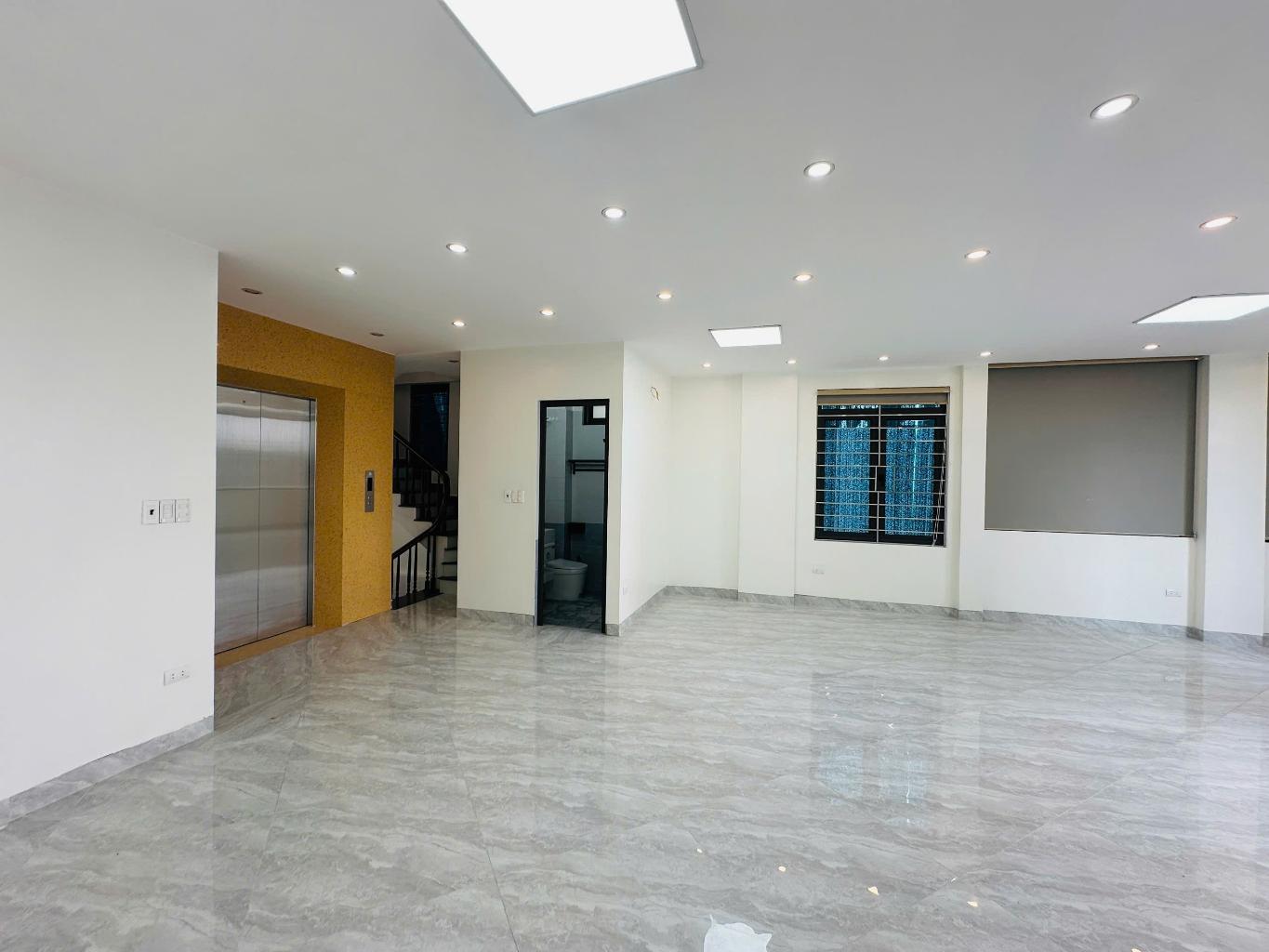 Bán nhà Hoàng Mai - diện tích 81m2 7 tầng - Ô TÔ TRÁNH - giá 34 tỷ