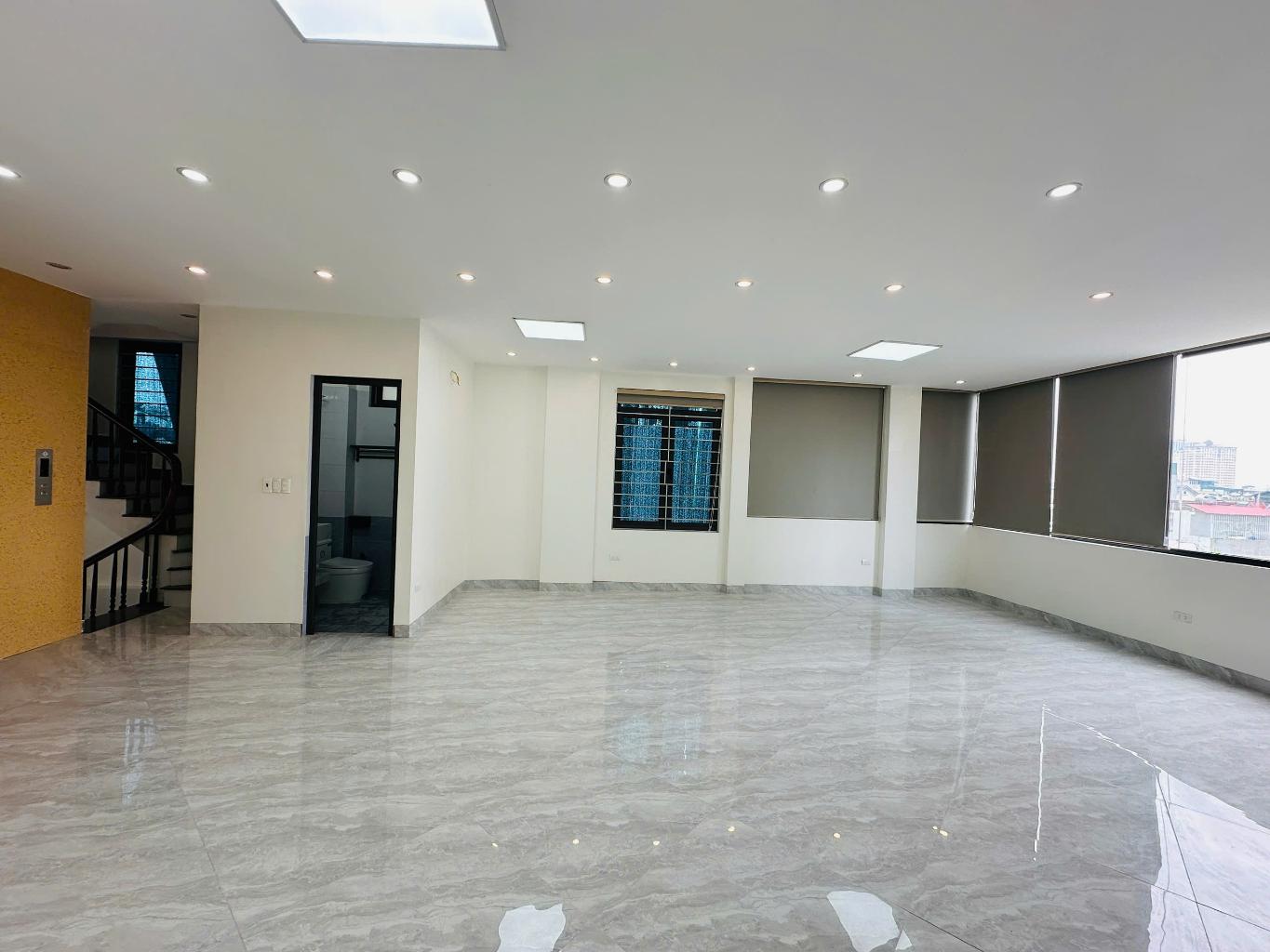 Bán nhà Hoàng Mai - diện tích 81m2 7 tầng - Ô TÔ TRÁNH - giá 34 tỷ