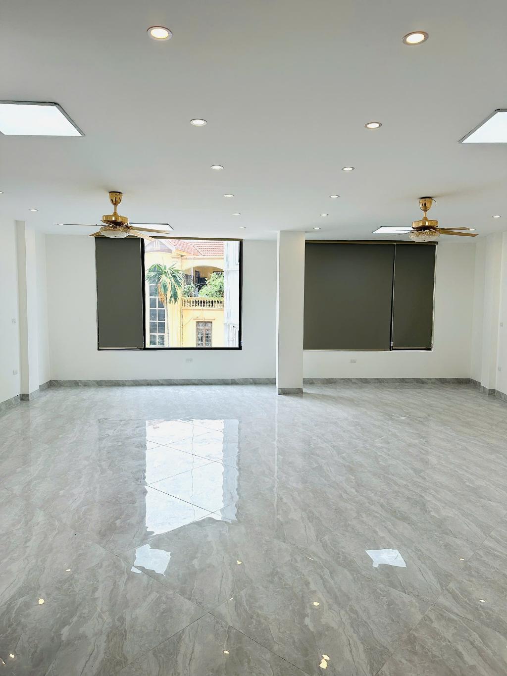 Bán nhà Hoàng Mai - diện tích 81m2 7 tầng - Ô TÔ TRÁNH - giá 34 tỷ