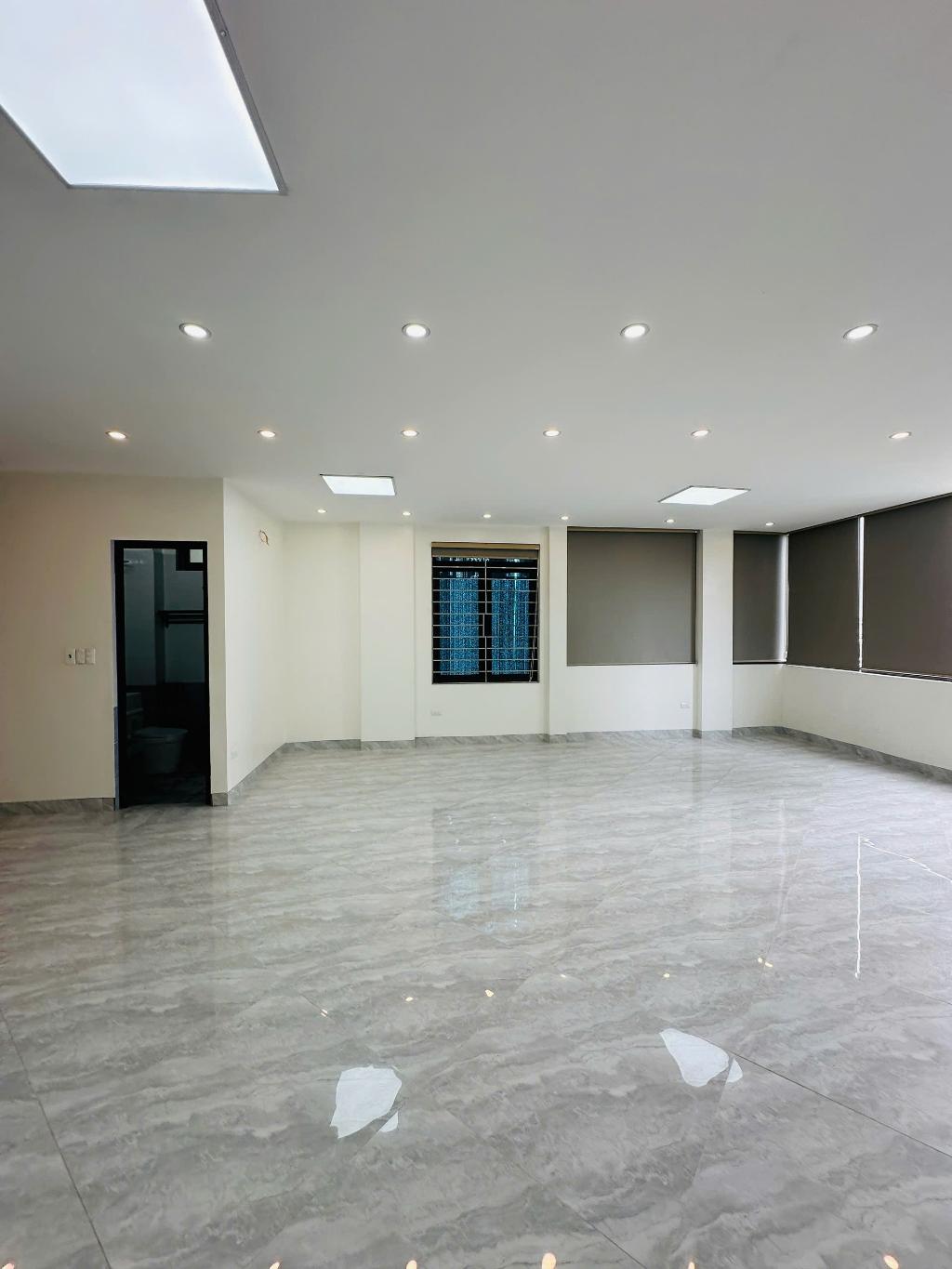 Bán nhà Hoàng Mai - diện tích 81m2 7 tầng - Ô TÔ TRÁNH - giá 34 tỷ