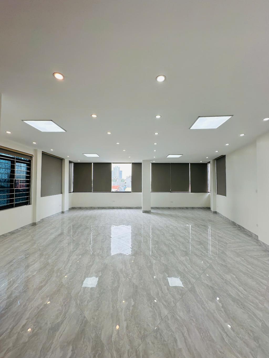 Bán nhà Hoàng Mai - diện tích 81m2 7 tầng - Ô TÔ TRÁNH - giá 34 tỷ