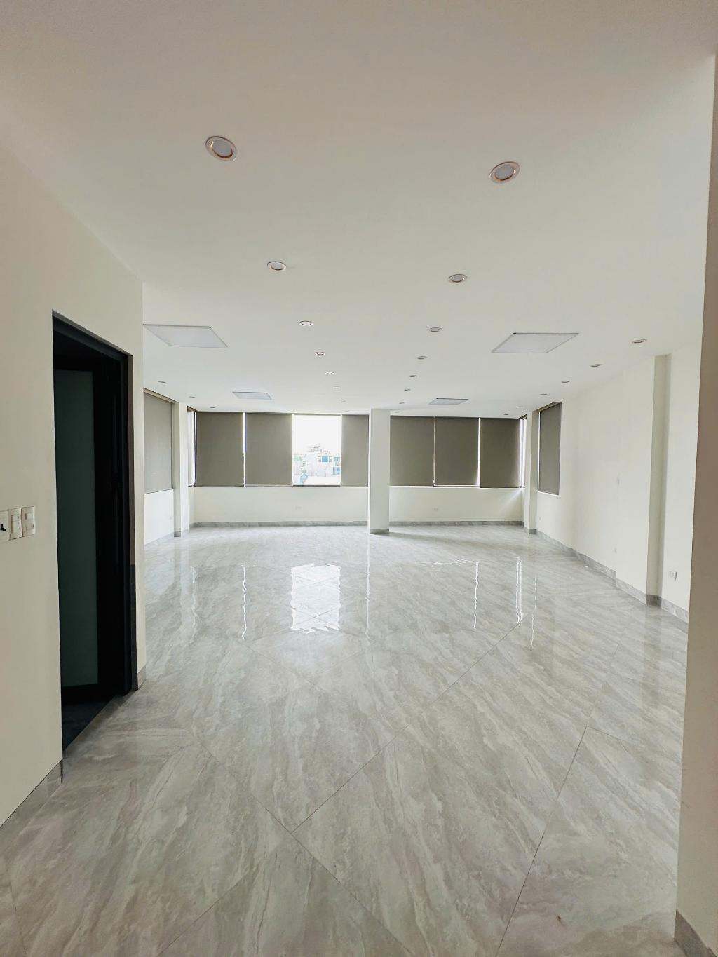 Bán nhà Hoàng Mai - diện tích 81m2 7 tầng - Ô TÔ TRÁNH - giá 34 tỷ