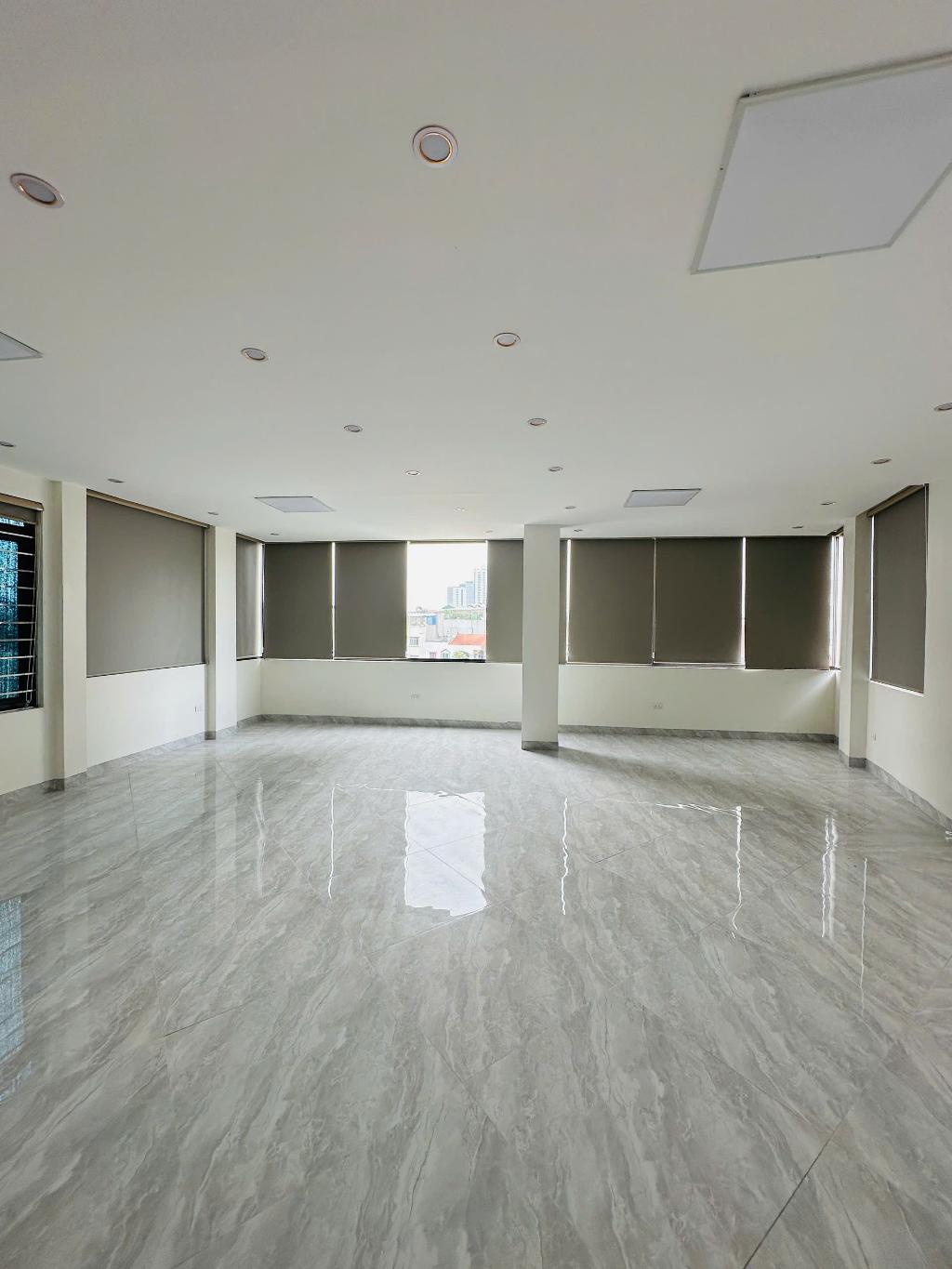 Bán nhà Hoàng Mai - diện tích 81m2 7 tầng - Ô TÔ TRÁNH - giá 34 tỷ