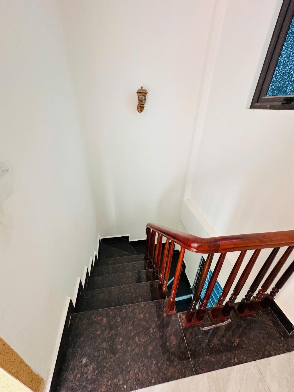 Bán nhà Hoàng Mai - diện tích 81m2 7 tầng - Ô TÔ TRÁNH - giá 34 tỷ