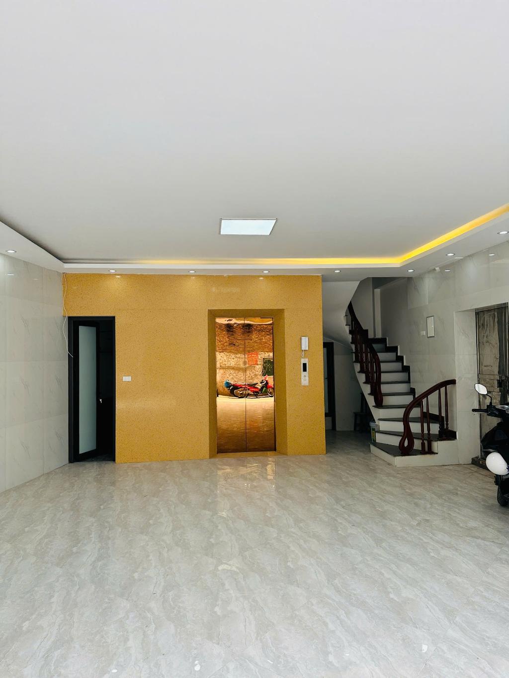 Bán nhà Hoàng Mai - diện tích 81m2 7 tầng - Ô TÔ TRÁNH - giá 34 tỷ