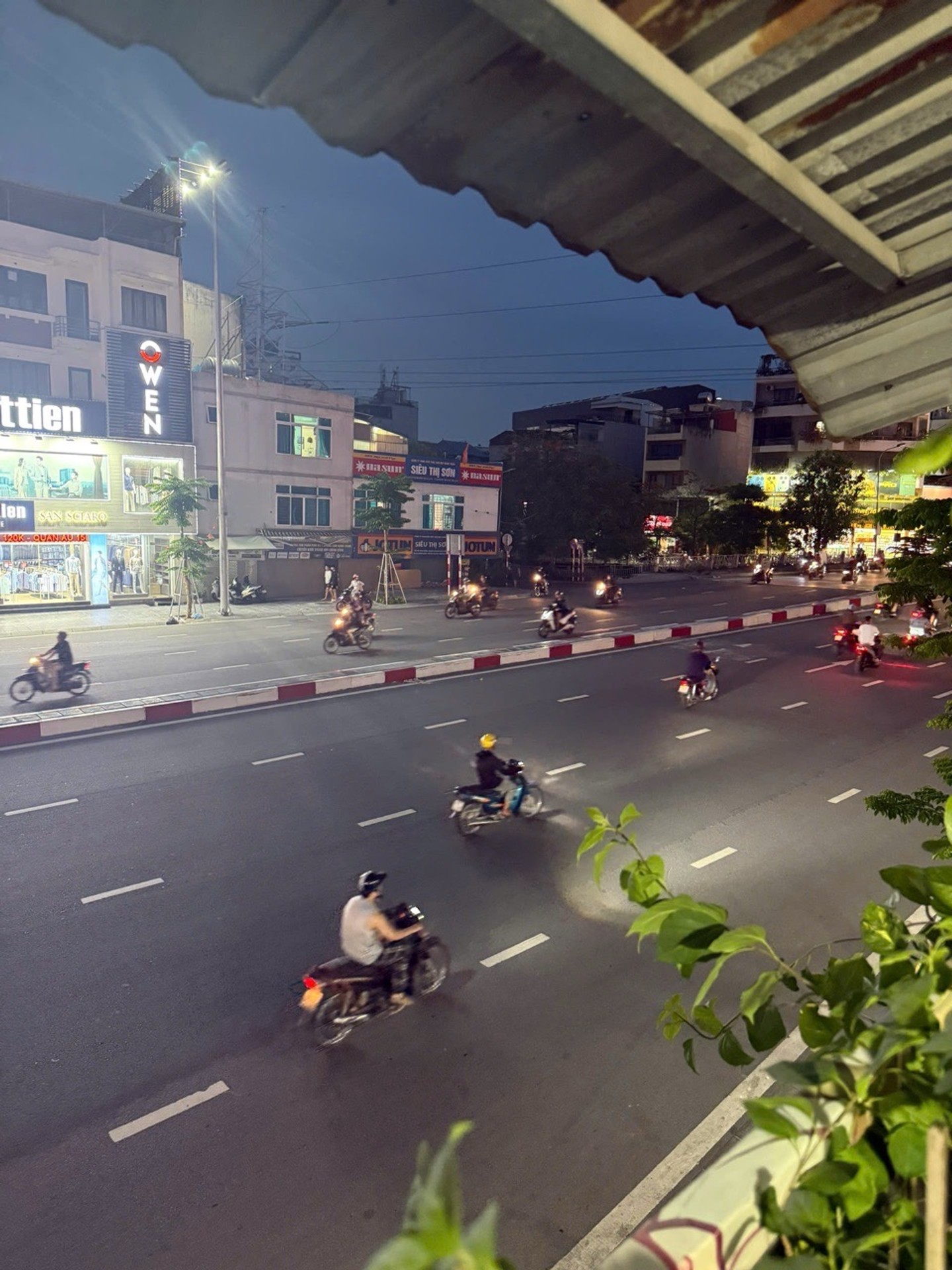 Bán nhà Kim Đồng - diện tích 36m2 3 tầng - Lô góc 2 mặt tiền - giá 21,68 tỷ