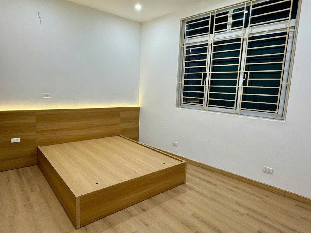 Bán nhà Trương Định - diện tích 40m2 3 tầng - Ngõ ba gác - giá 9,2 tỷ