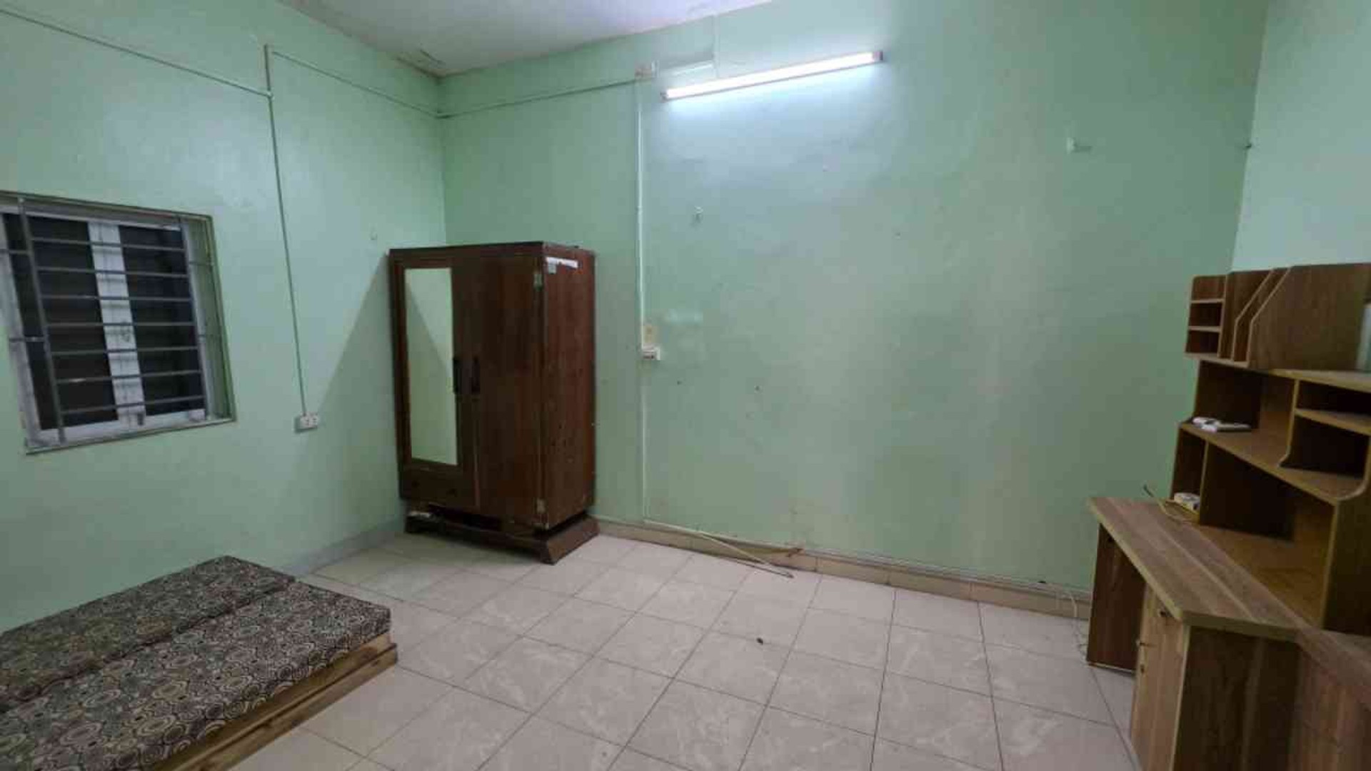 Bán nhà Hoàng Mai - diện tích 85m2 3 tầng - Nhà mặt ngõ 3 gác tránh xe máy - giá 15,95 tỷ