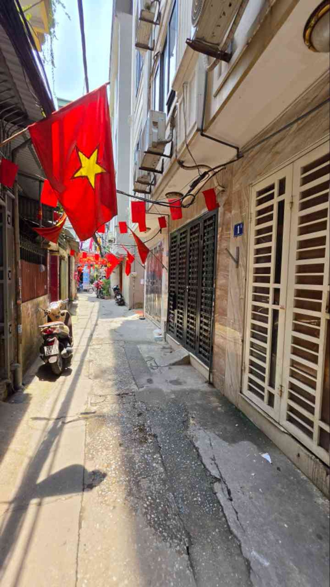 Bán nhà Hoàng Mai - diện tích 85m2 3 tầng - Nhà mặt ngõ 3 gác tránh xe máy - giá 15,95 tỷ
